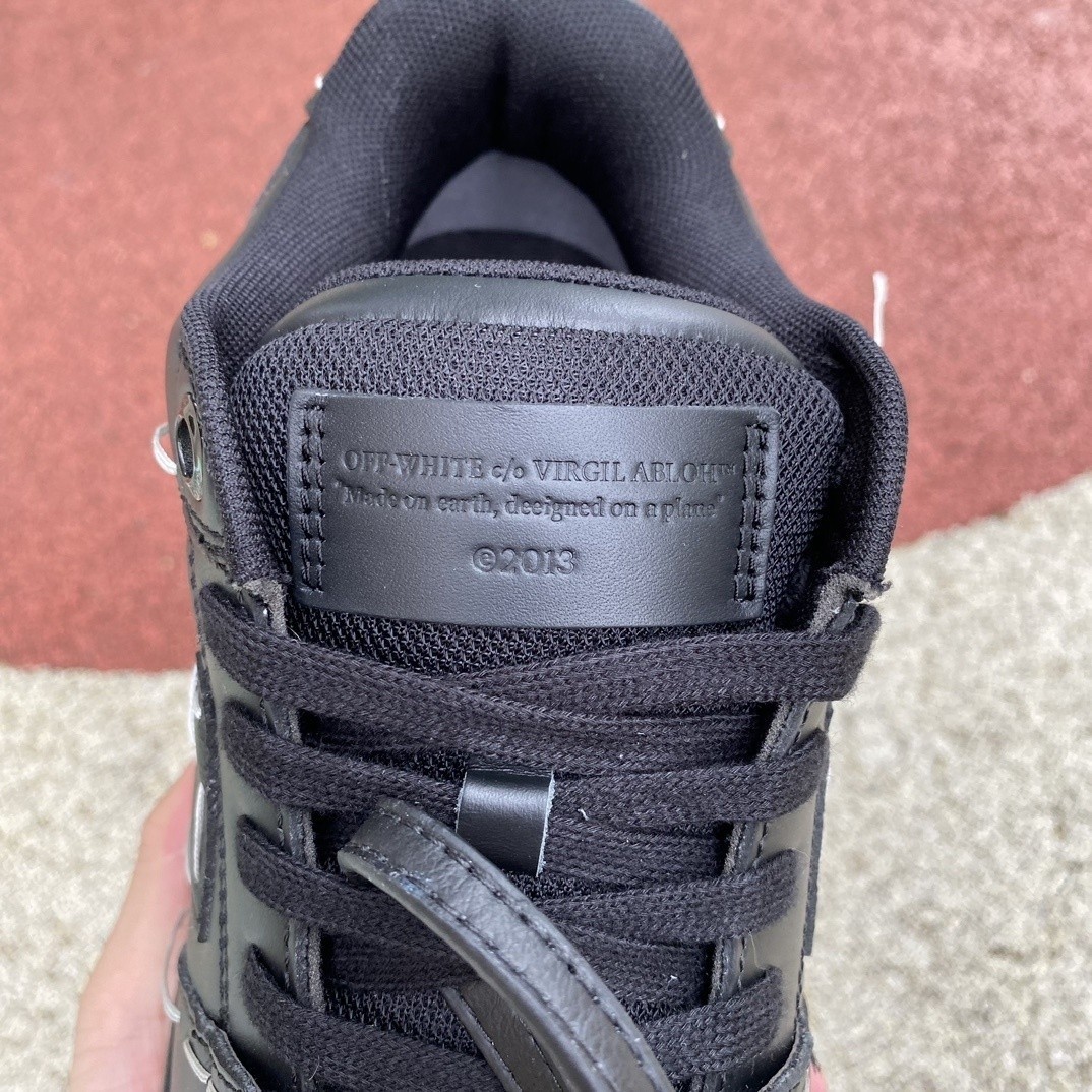 OFF-WHITE Out of Ofhce Black