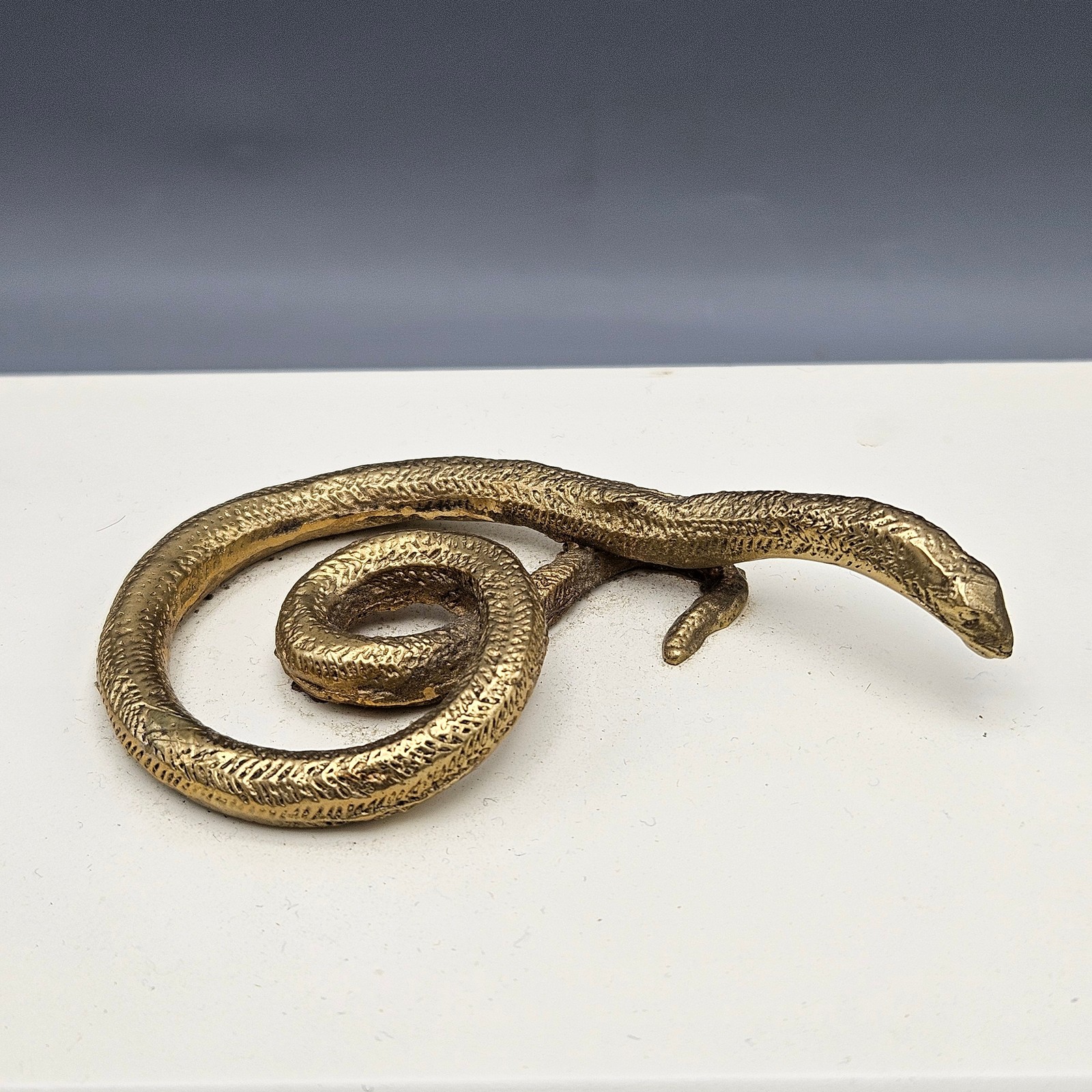 Global Views Lidded Snake Box