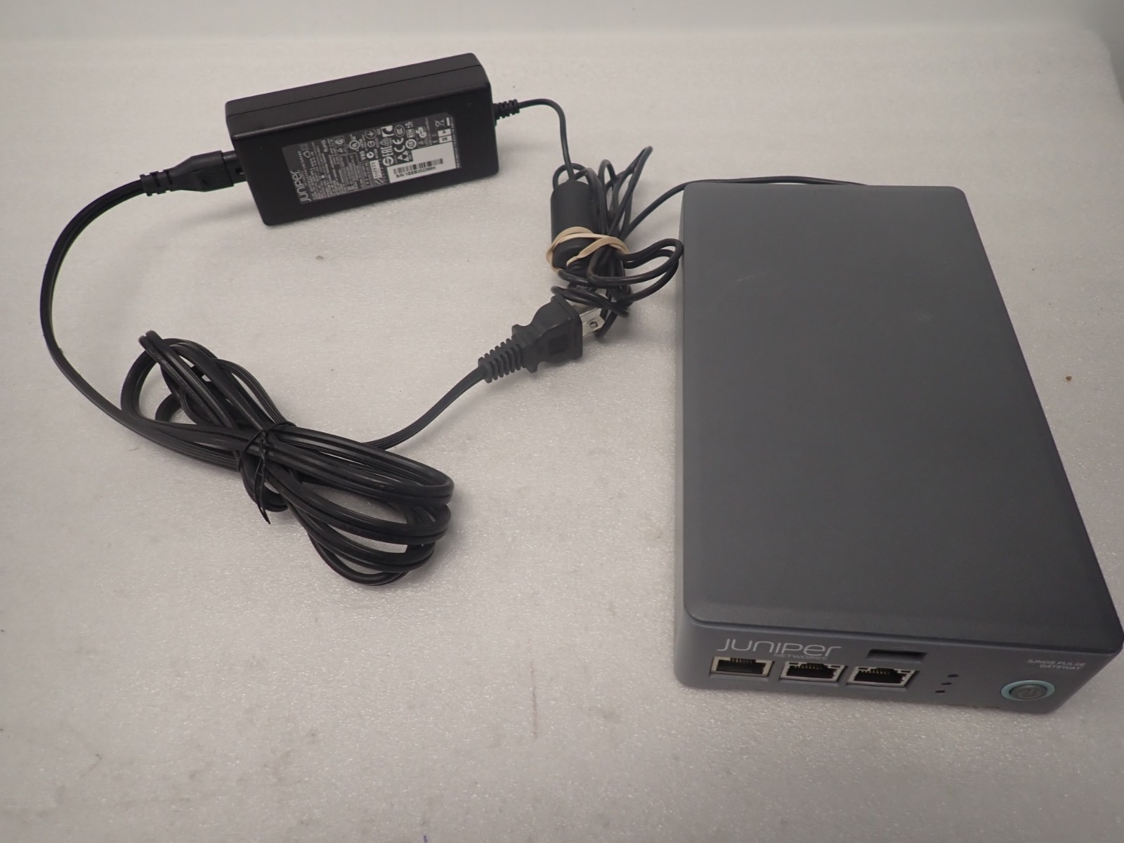 Juniper Networks Junos Pulse Gateway MAG2600 VPN Appliance with Power Adapter.
