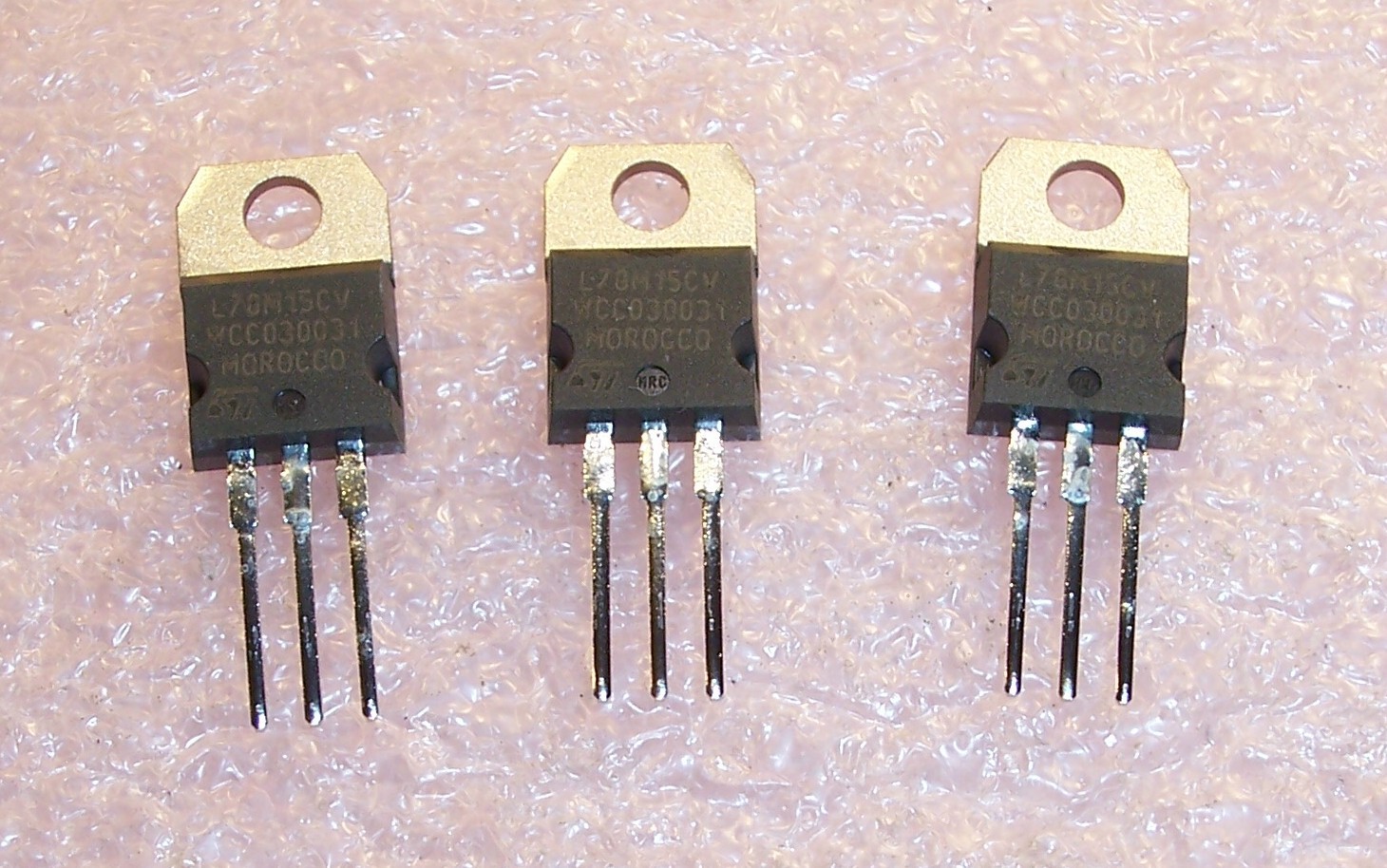 QTY (20) L78M15CV ST MICRO TO-220 15V POSITIVE VOLTAGE REGULATORS 78M15