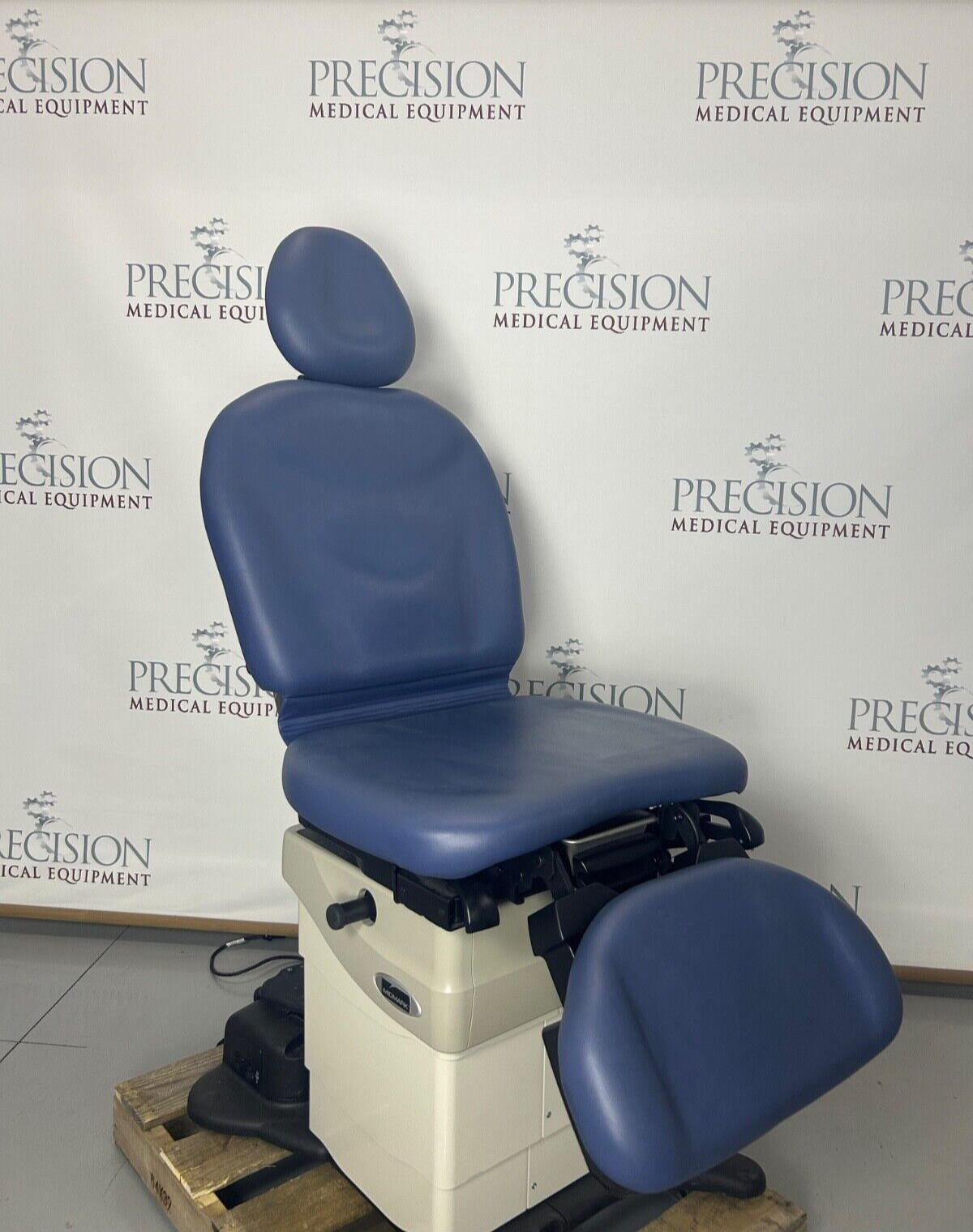 Midmark 630 human form Exam chair