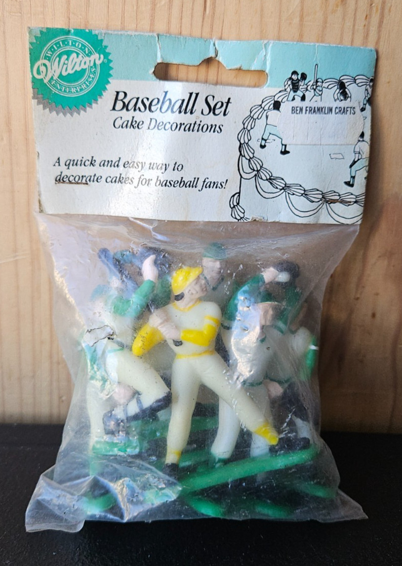 BASEBALL SET, CAKE TOPPERS DECORATIONS. 1991 BEN FRANKLIN CRAFTS / WILTON