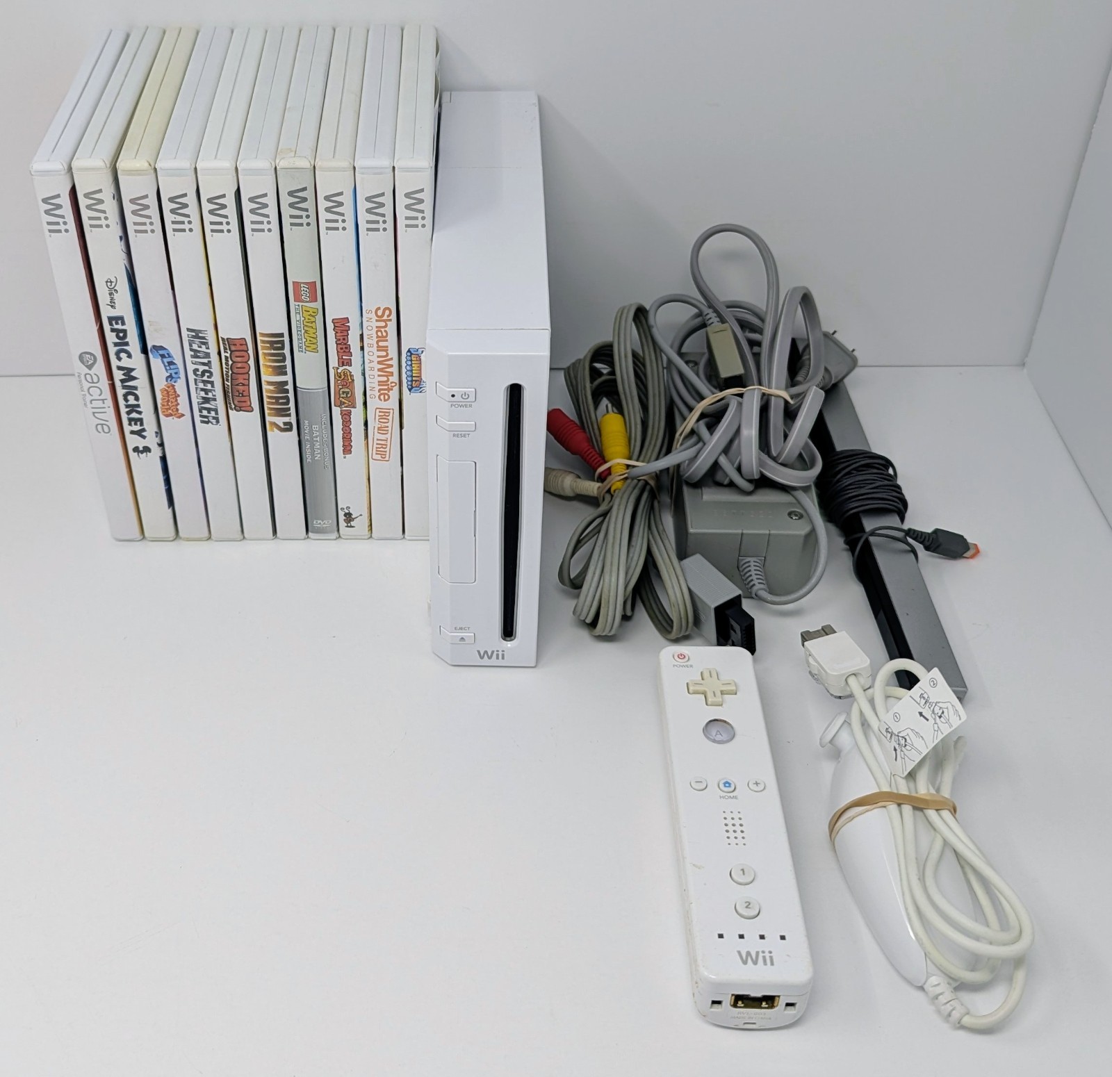 Nintendo Wii White Console GameCube Compatible Bundle w/ 10 Games - Tested!