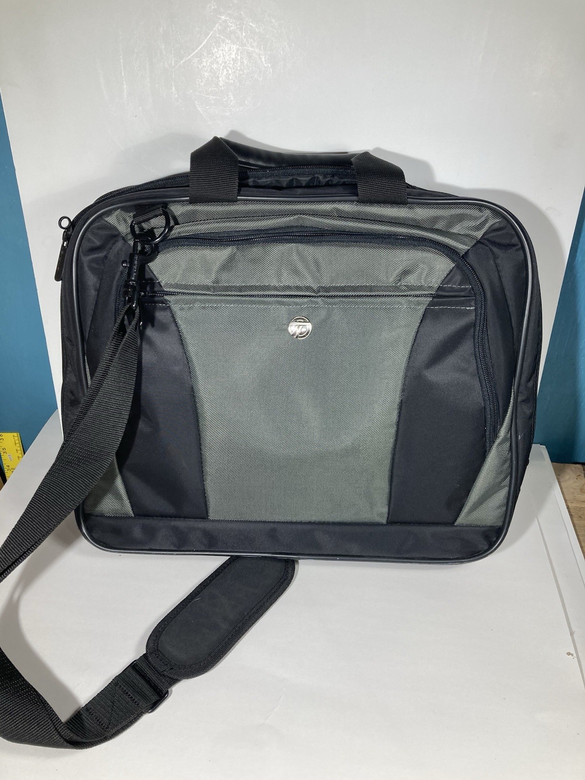 TARGUS CityLite CVR400 Briefcase 14 inch Laptop Bag Carry On Green Black