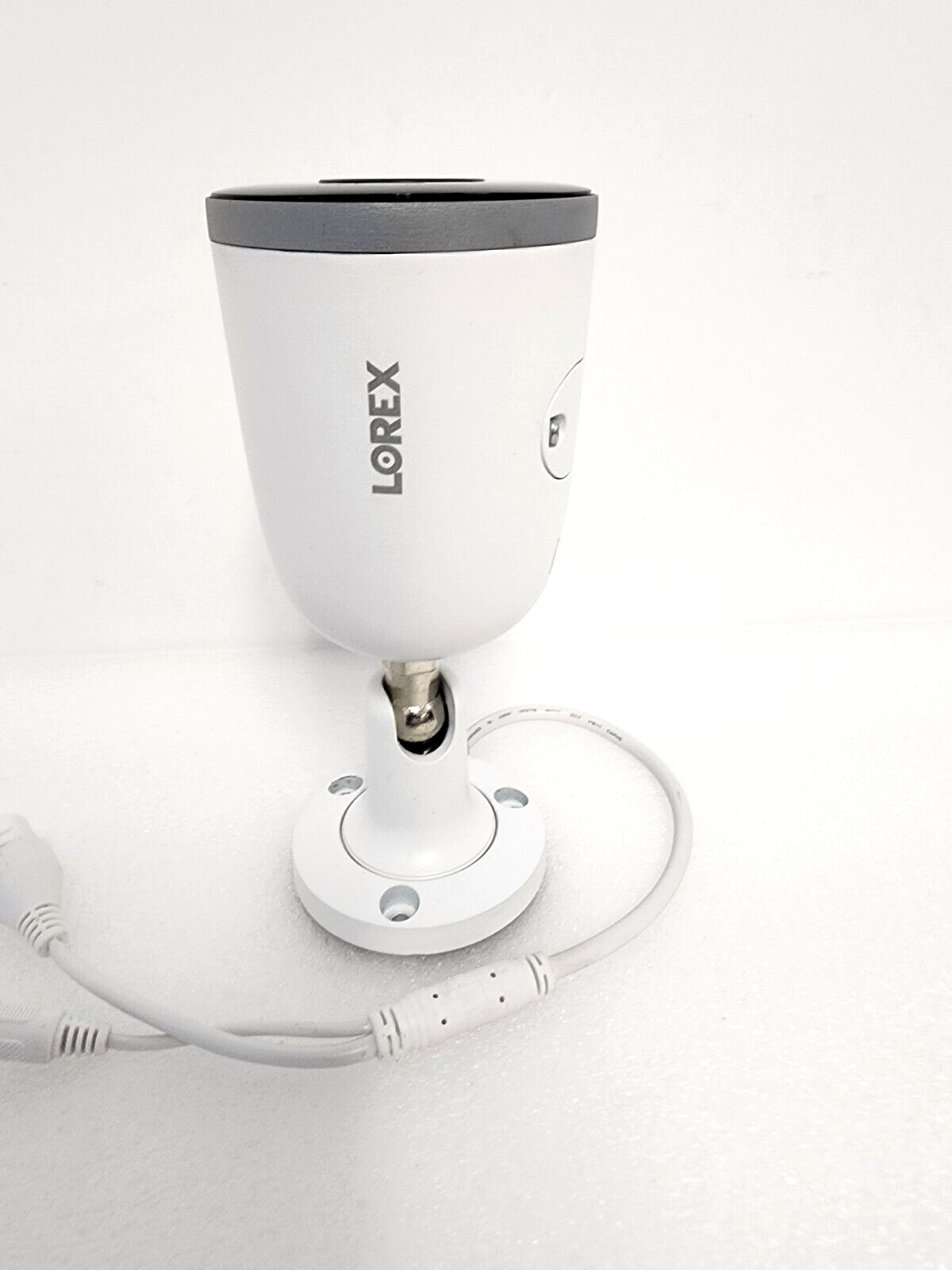 Lorex 4K Ultra HD Smart Deterrence IP Camera w/Smart Security Lighting E895AB