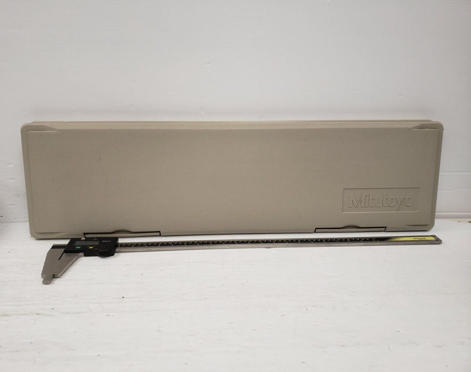 (65916-1) Mitutoyo CDC-24"C Caliper