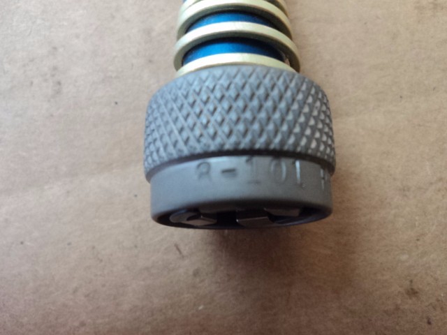1 EA WIGGINS HALF QUICK DISCONNECT COUPLING P/N: 8-101 NEW SURPLUS