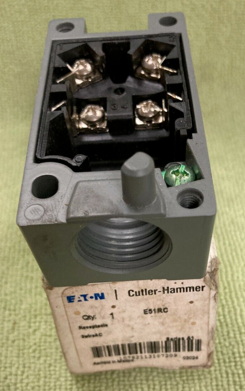 Cutler Hammer-E51RC; 4-Wire AC Receptacle