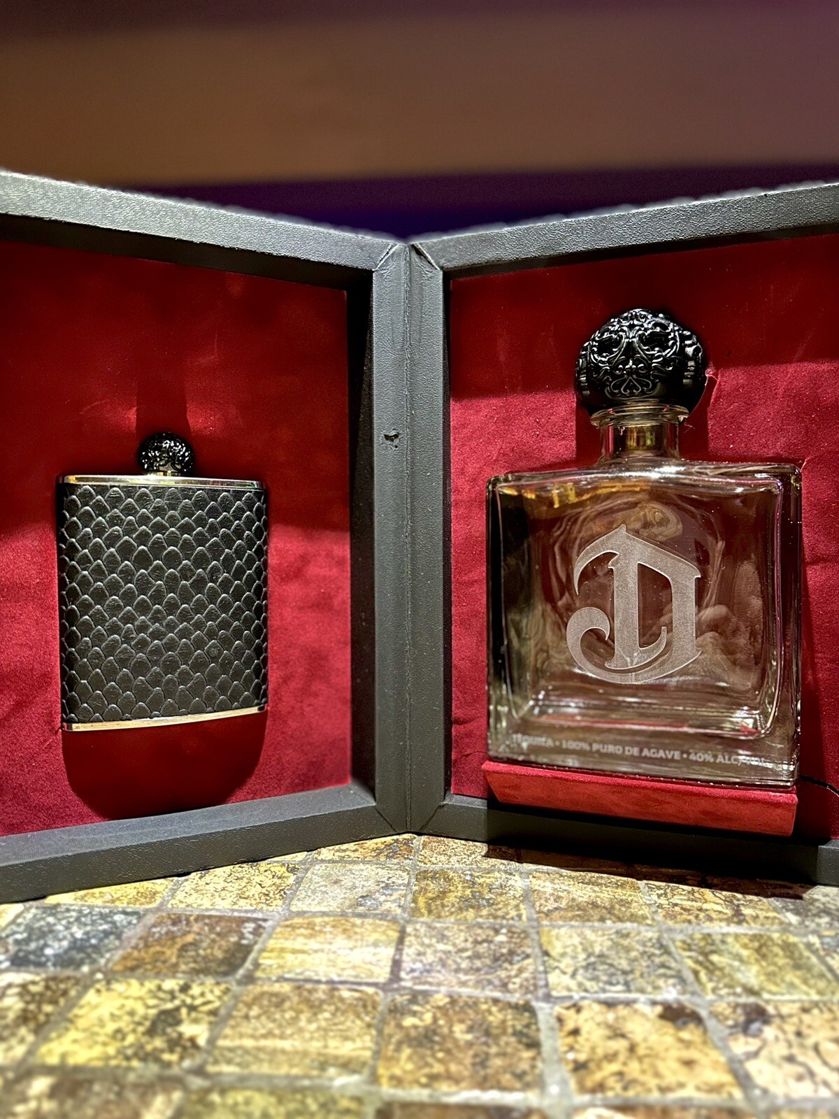 Tequila Deleon  LEONA Deluxe Edition Añejo empty bottle W/box Limited Edition XO