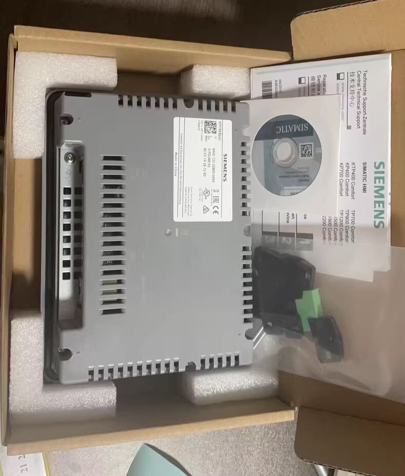 1PC New Siemens 6AV2123-2GB03-0AX0 KTP700 Basic HMI Sealed In Box