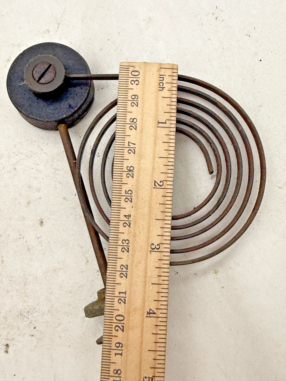 SETH THOMAS Gong Wire and Base Round 3 1/4" (CM91-8202)
