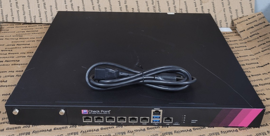 CHECKPOINT PB-20 SECURITY FIREWALL APPLIANCE NO RACK EARS (TESTED)