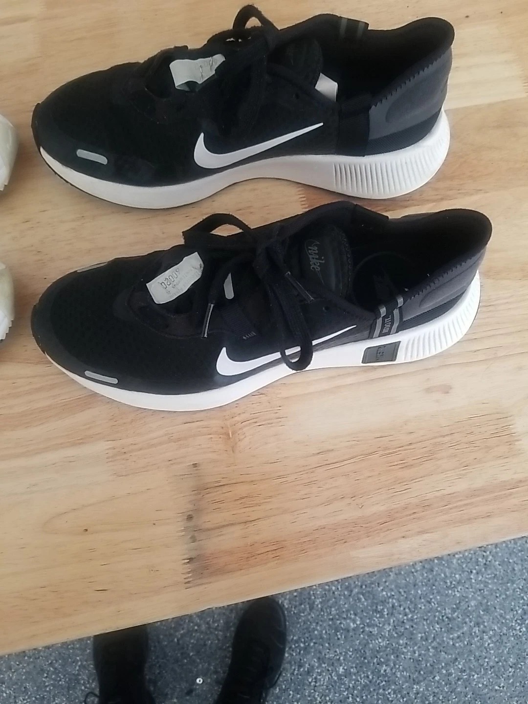 Nike Running Shoes, Men's Size 9.5 CZ5631-012, Black with White Swoosh