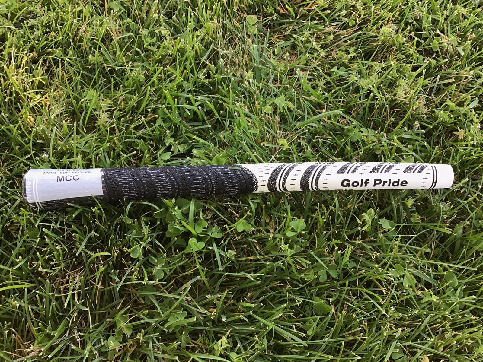 SET OF 8 Golf Pride Standard Decade Multi-Compound Grip - White/Black