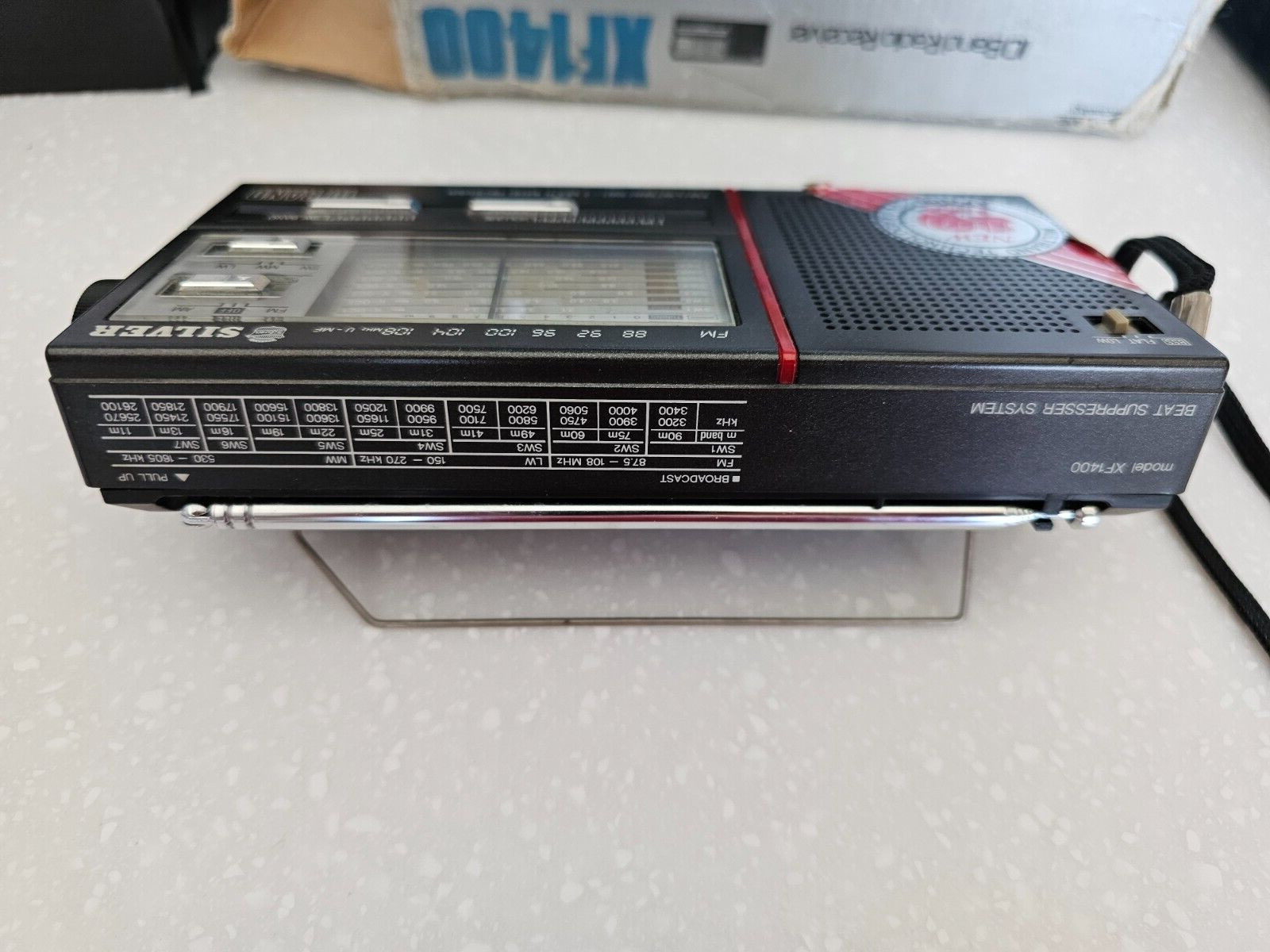 Radio Silver XF2400