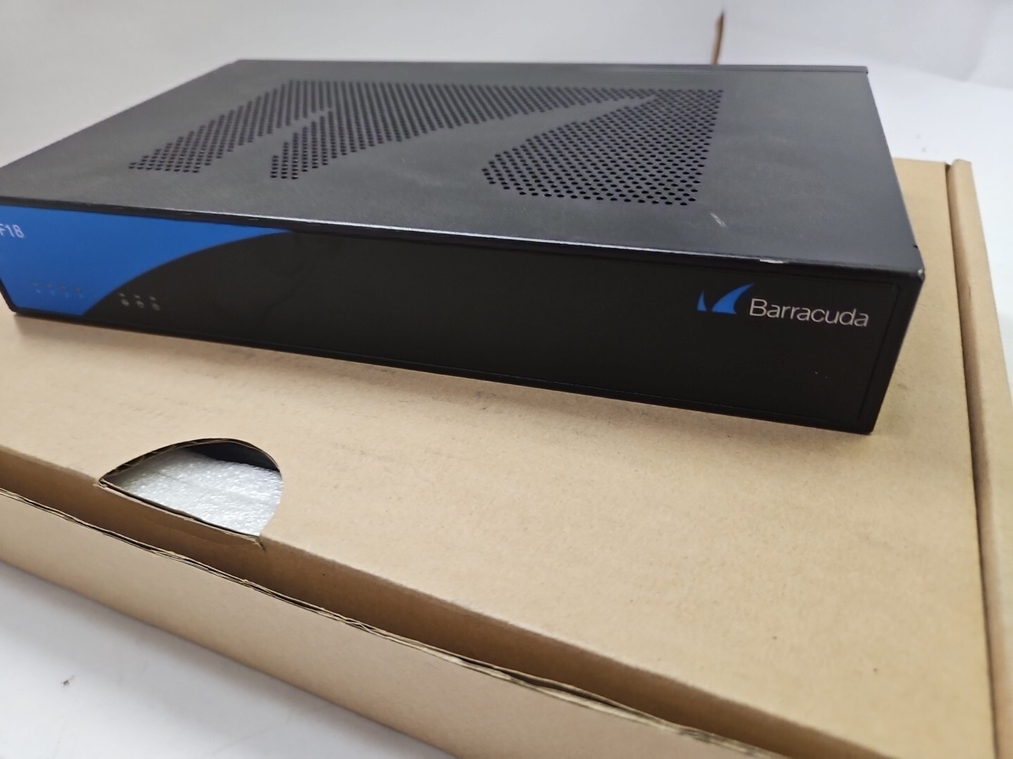 Barracuda F18 NextGen Firewall VPN Router Security BNHW025/FRA811 W Linking Code