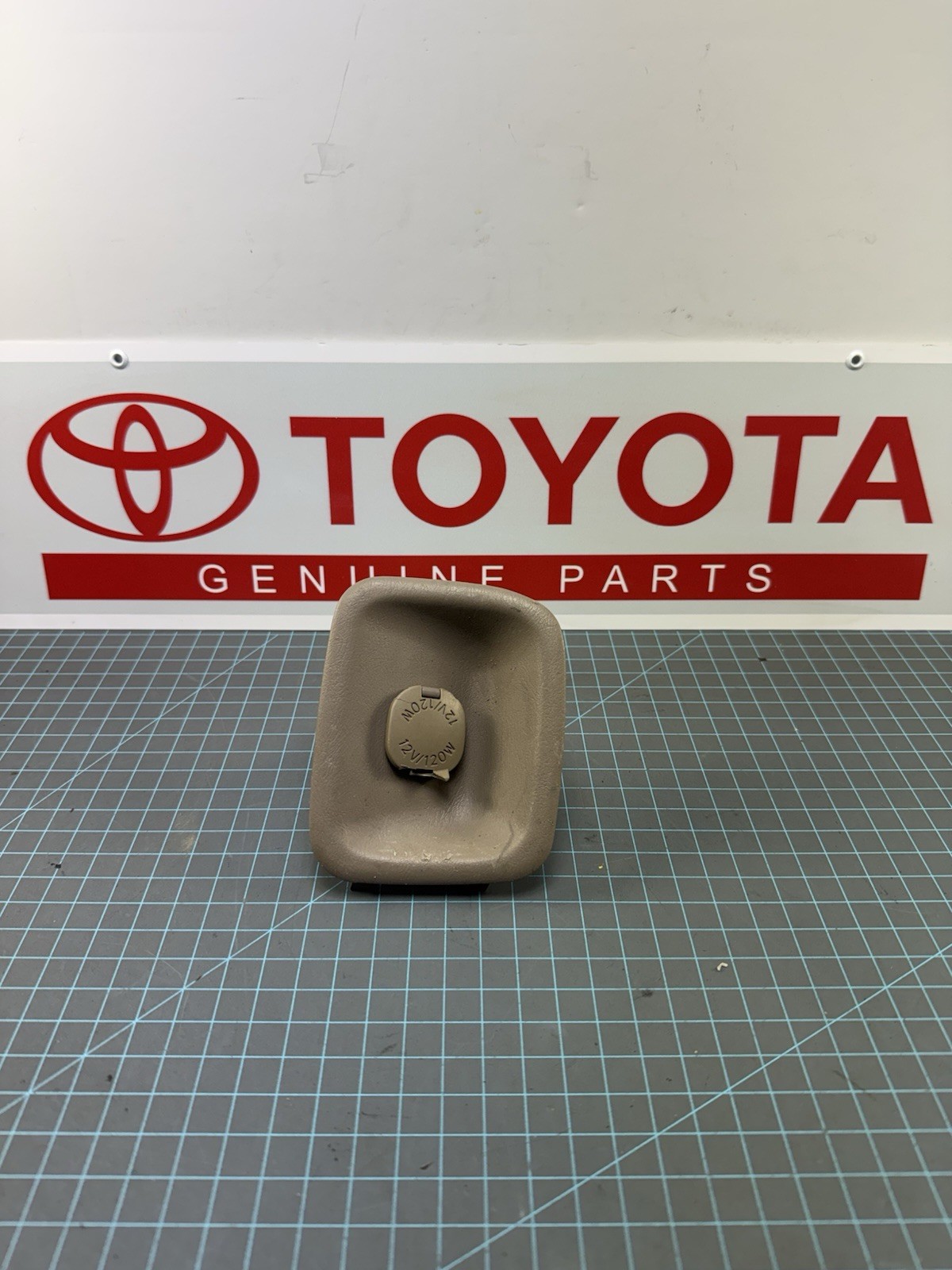 96-02 TOYOTA 4RUNNER REAR TRUNK 12V POWER OUTLET W/ TRIM Tan 64753-35010 P498b13