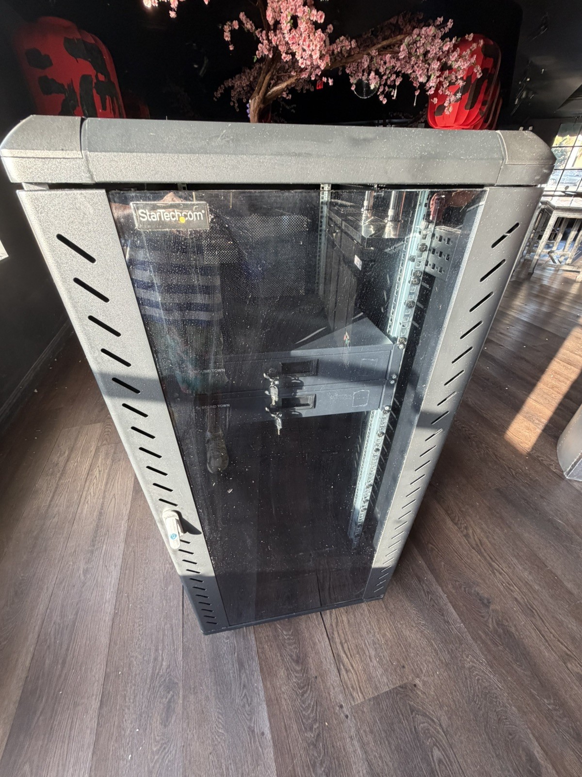 StarTech 25U 19” Server Network AV Rack Cabinet Glass Door 2 Locking Drawers