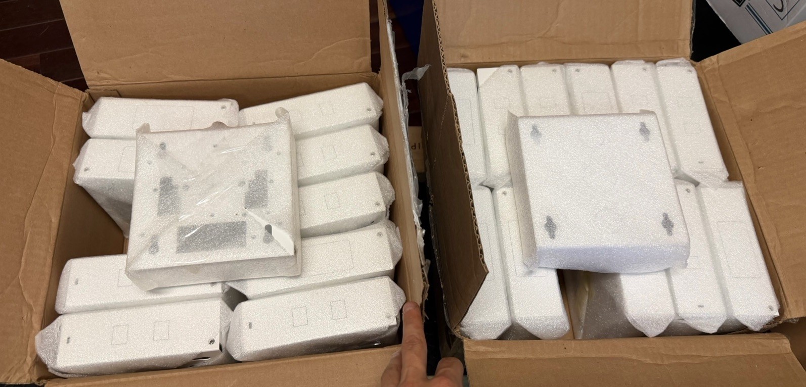 Lot Of 22: Oberon 900-HC-WH WiFi Access Point Mount Bracket Plate White (NEW)