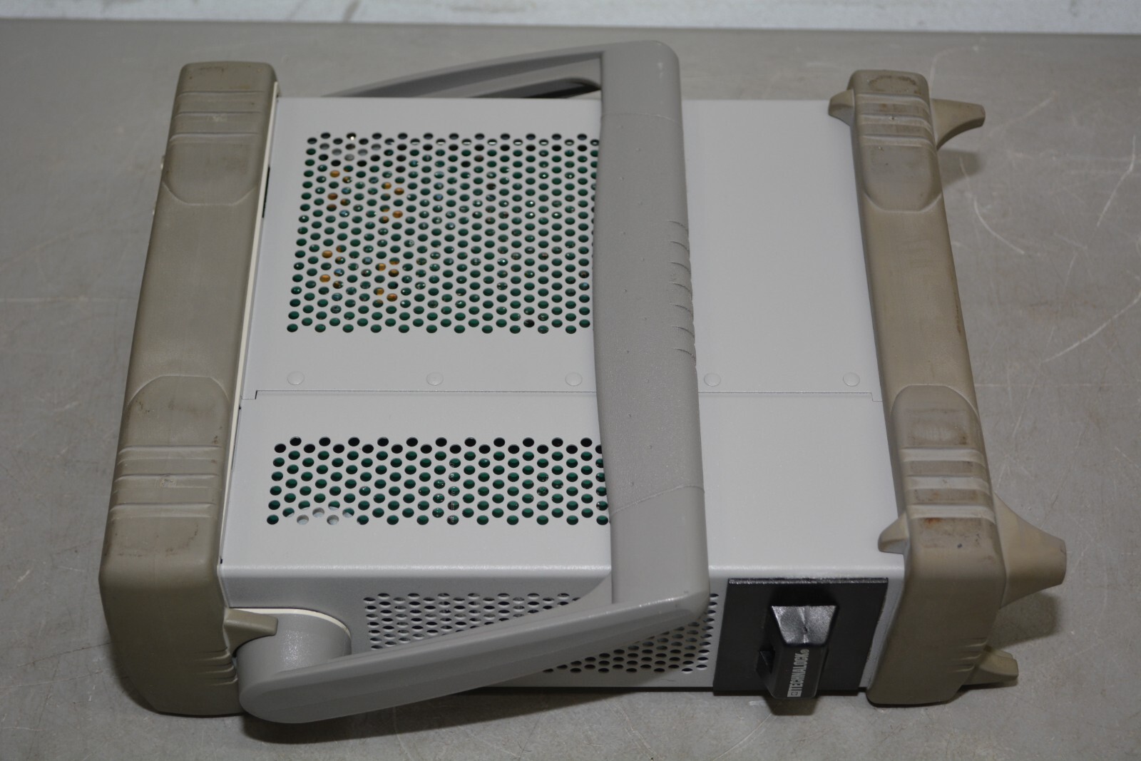 ^ Agilent 33220A 20 MHz Function Arbitrary Waveform Generator #X3432