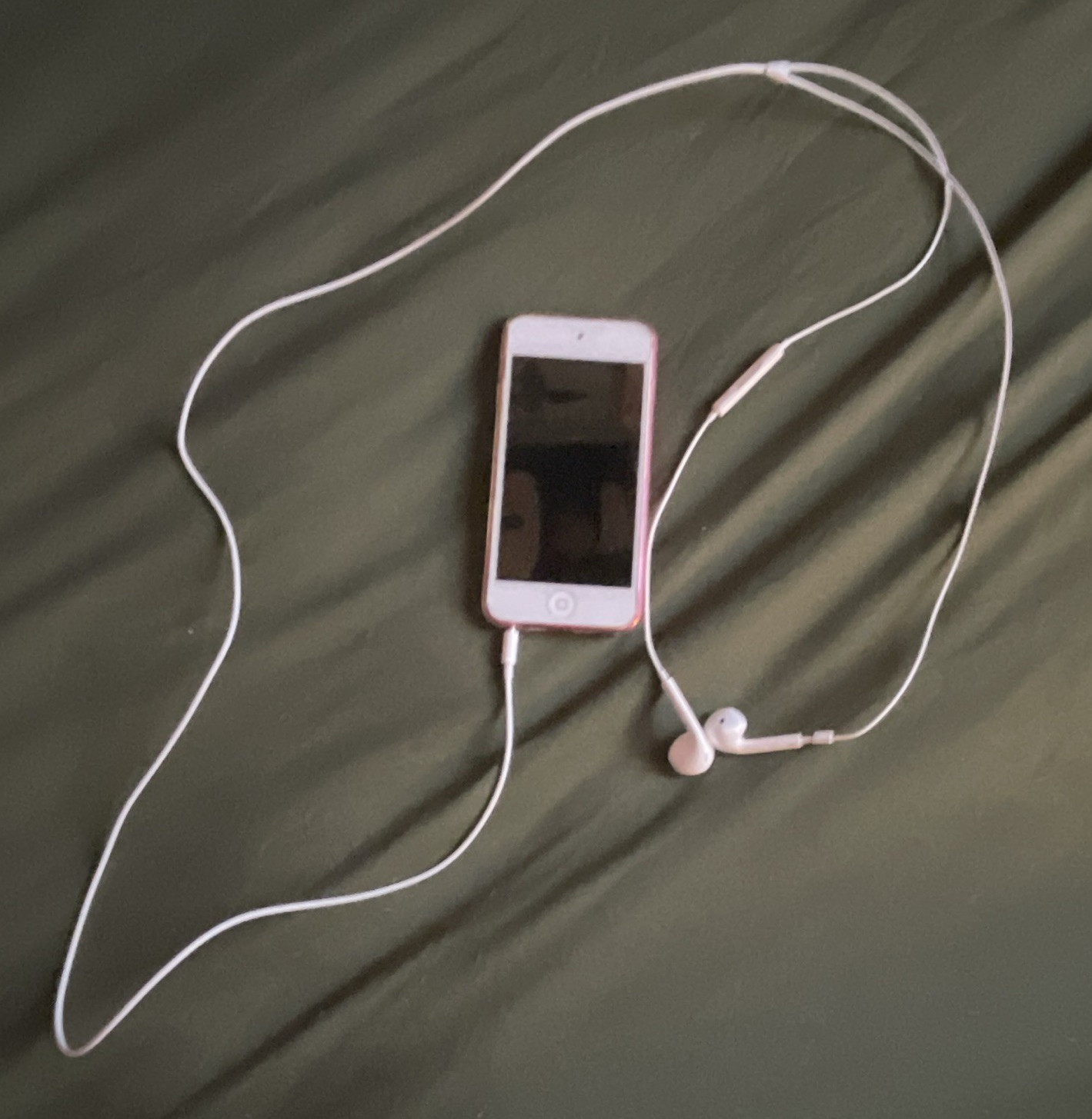 Apple iPod touch 7th Generation Pink MP3 Player w/ Headphone Jack