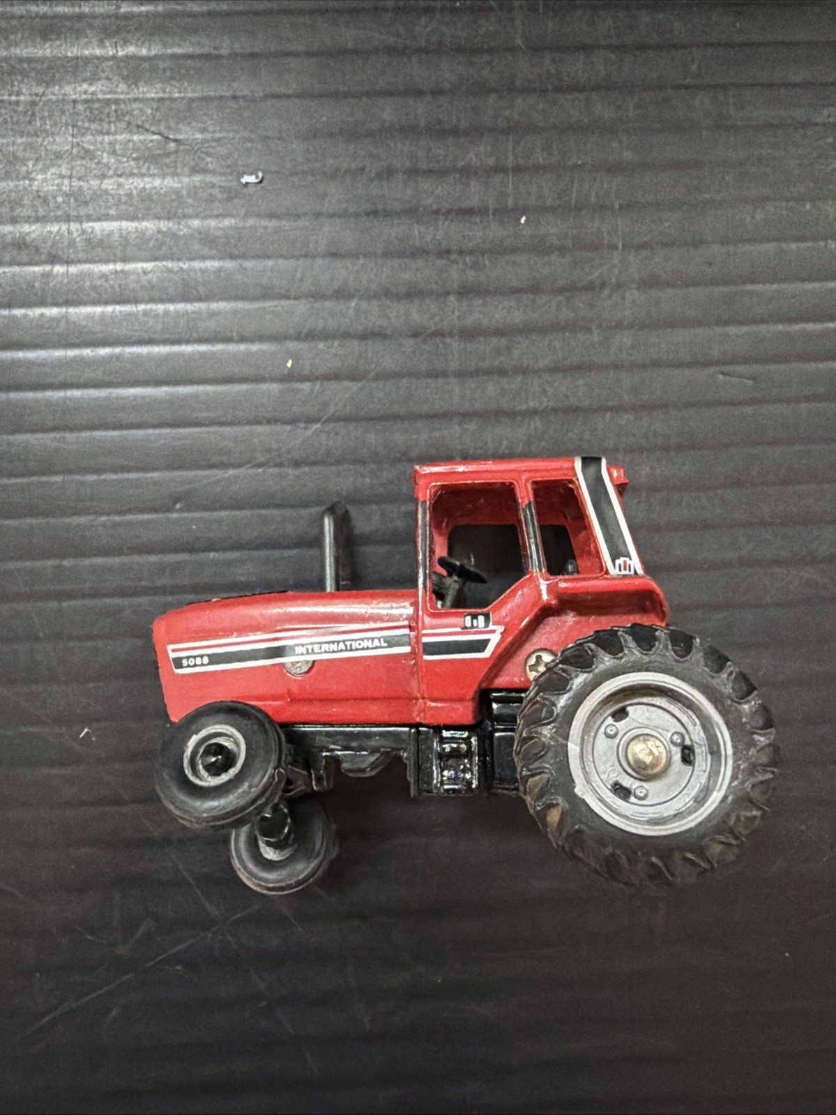 Ertl 1:64 International 5088 Black Striped Tractor Nice