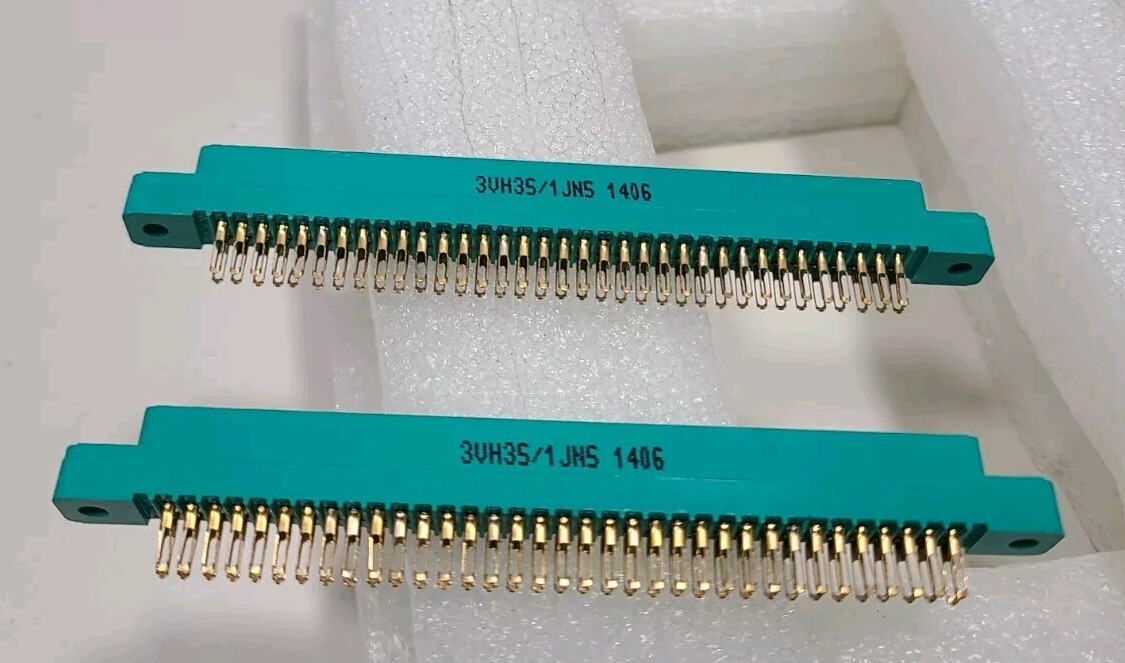 Lot Of 2 VIKING 3VH35/1JN5 Card Edge Connector Female , 70POS, NOS/open Box