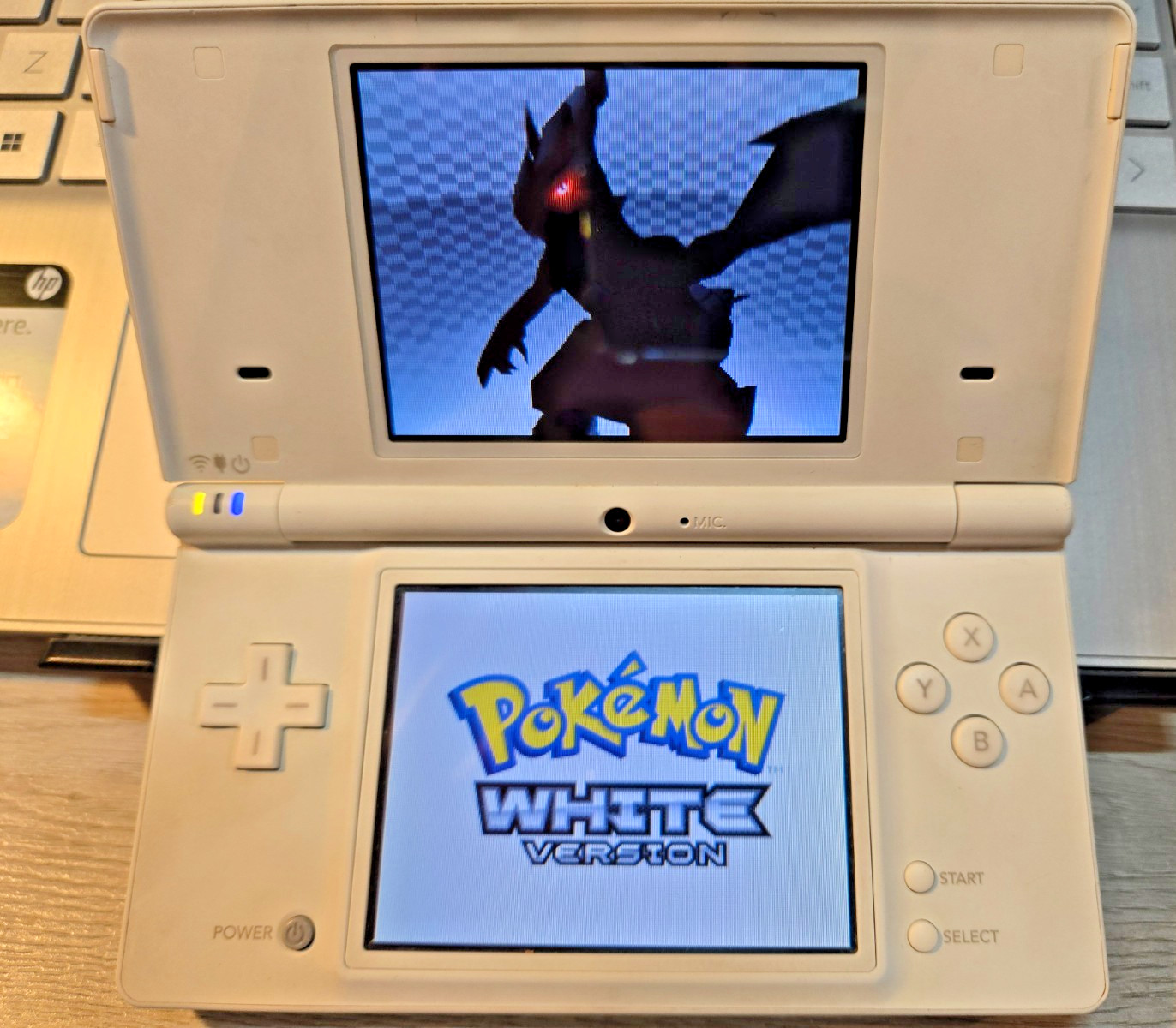 Pokemon White Version for Nintendo DS Game Cartridge Only