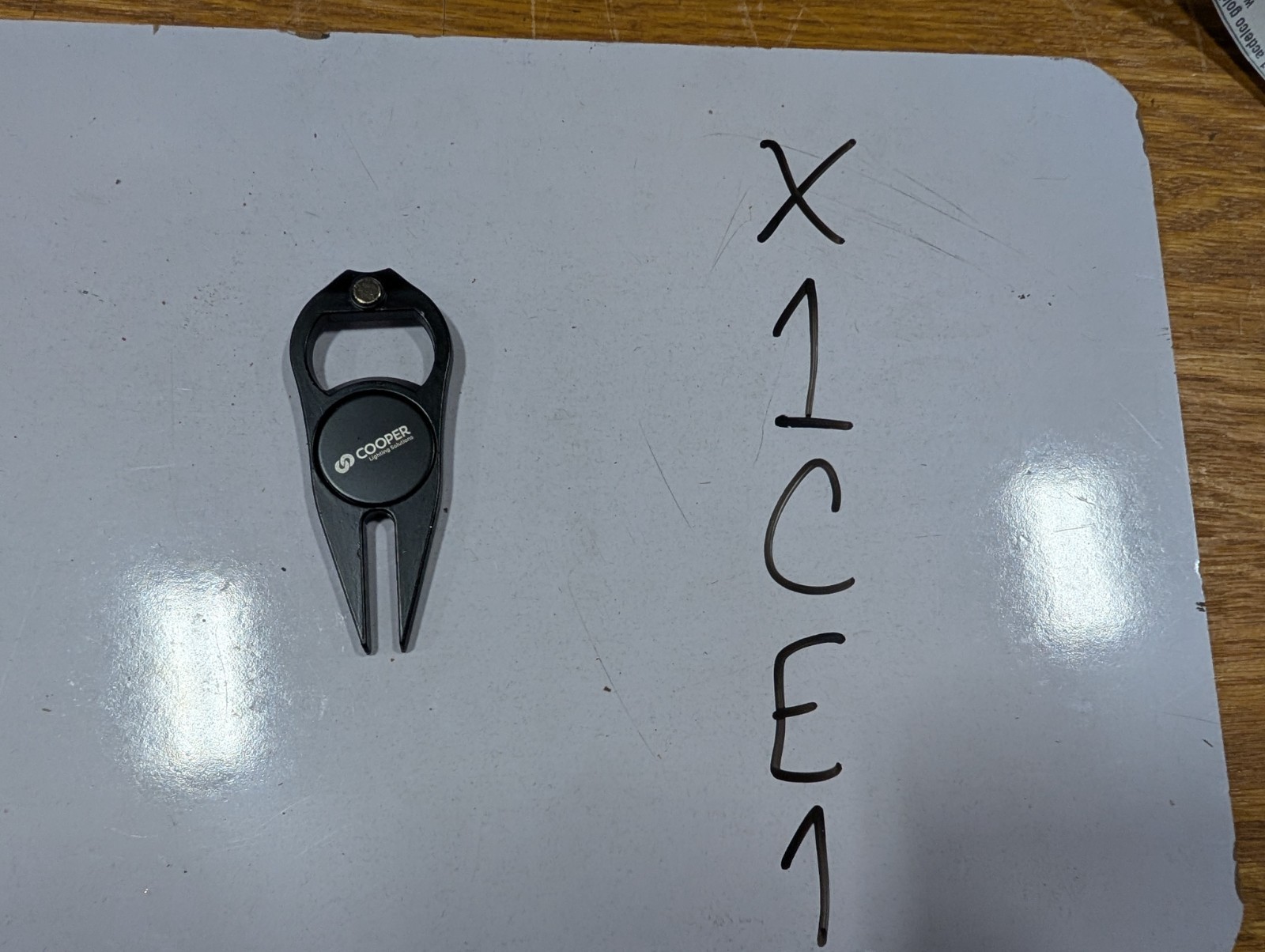 Bottle Opener Divot Tool with Ball Marker (X1CE1)