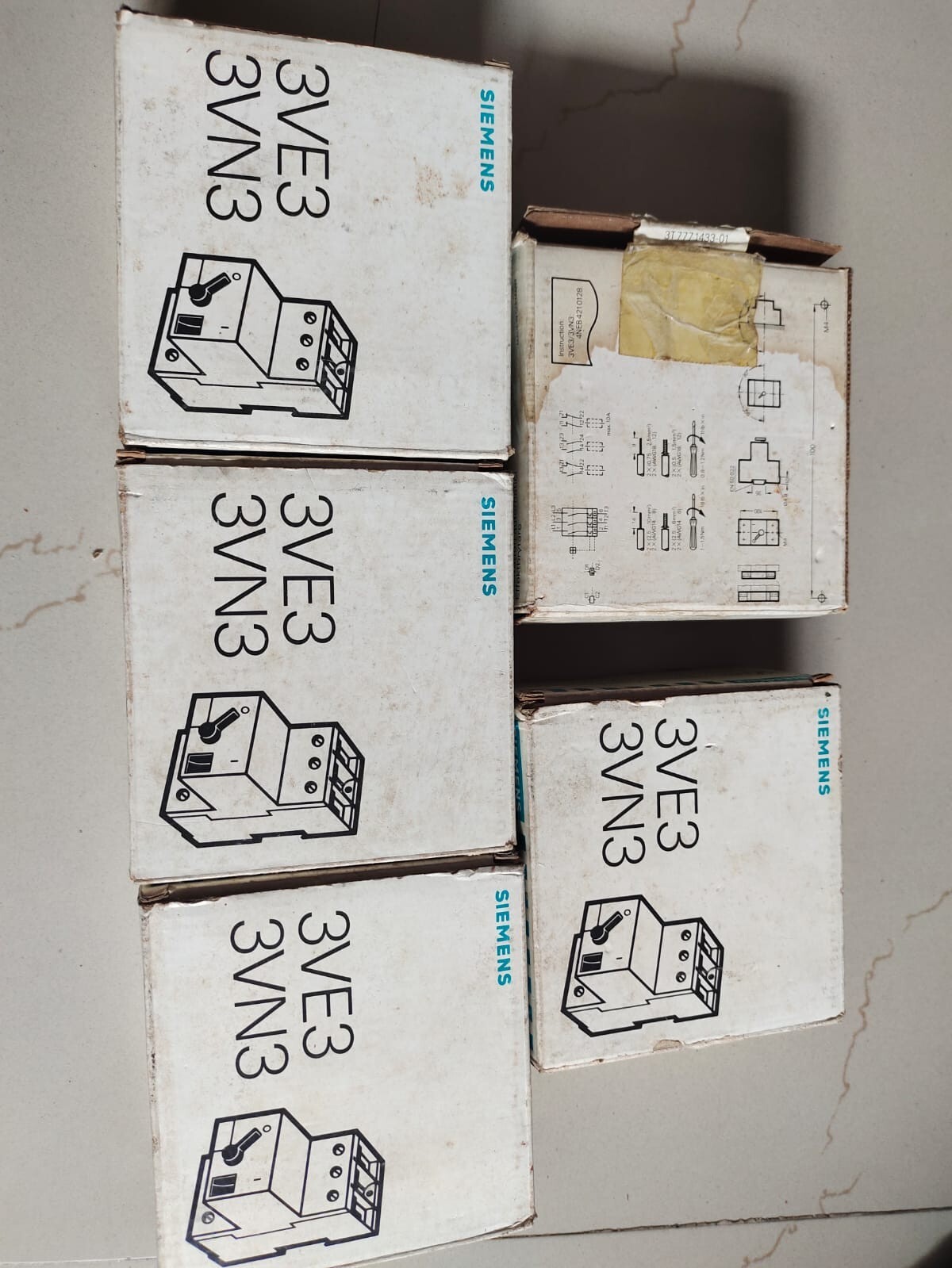 SIEMENS 3VE3 000-2KA 00 Circuit Breaker