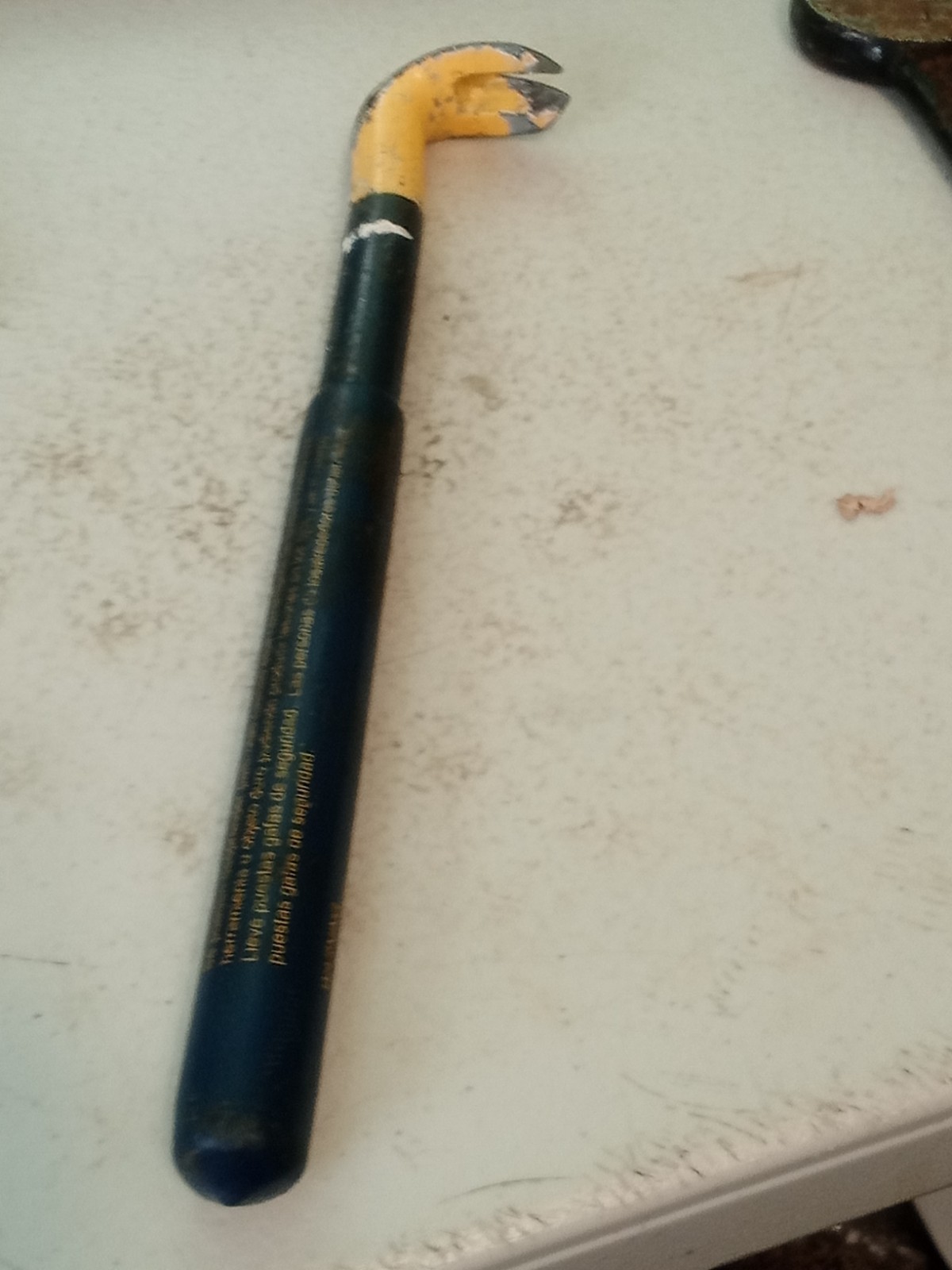Estwing Steel Prybar/Crowbar - 10"