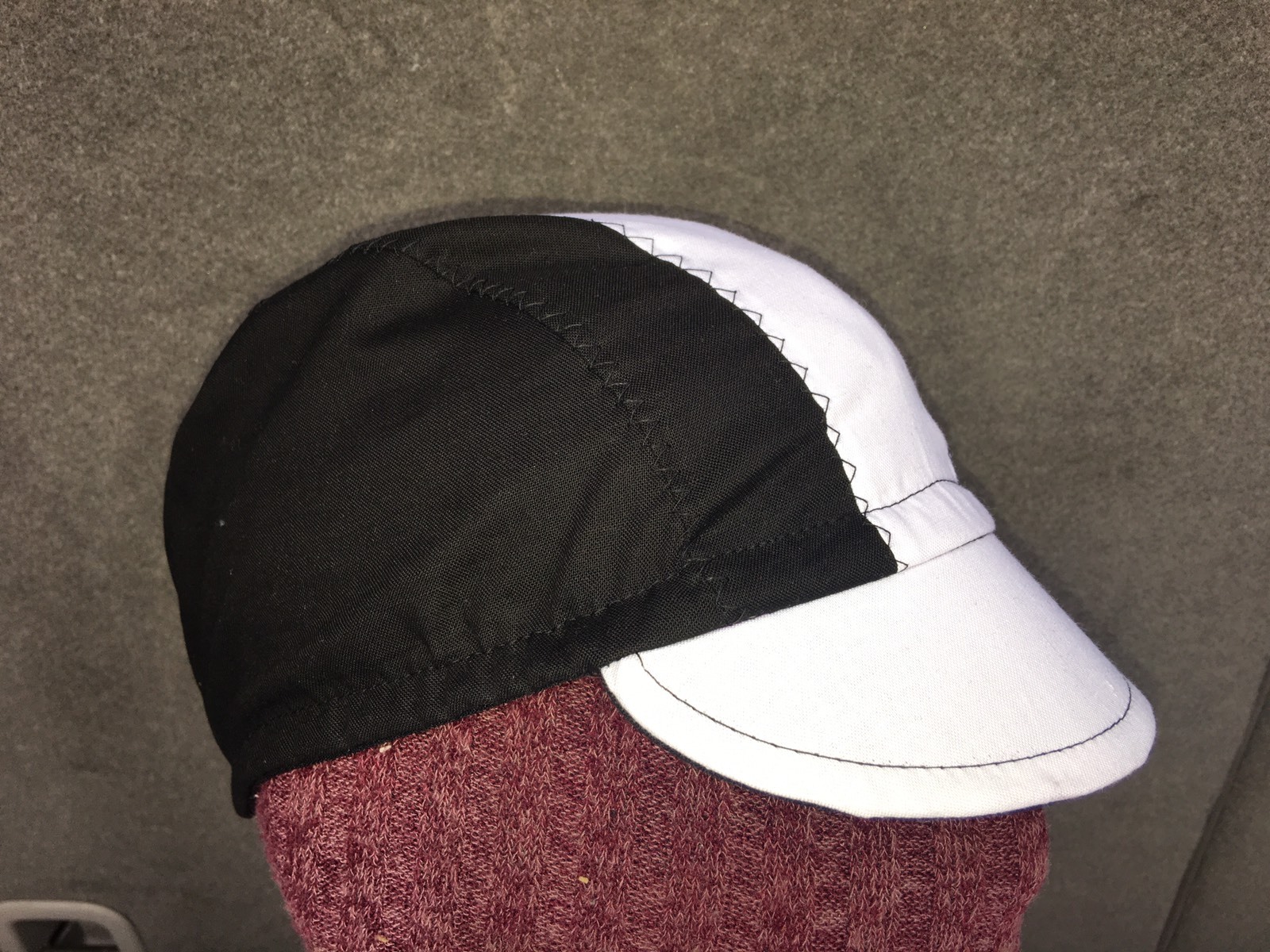 CYCLING CAP ONE SIZE COLOR BLACK & WHITE   100% COTTON