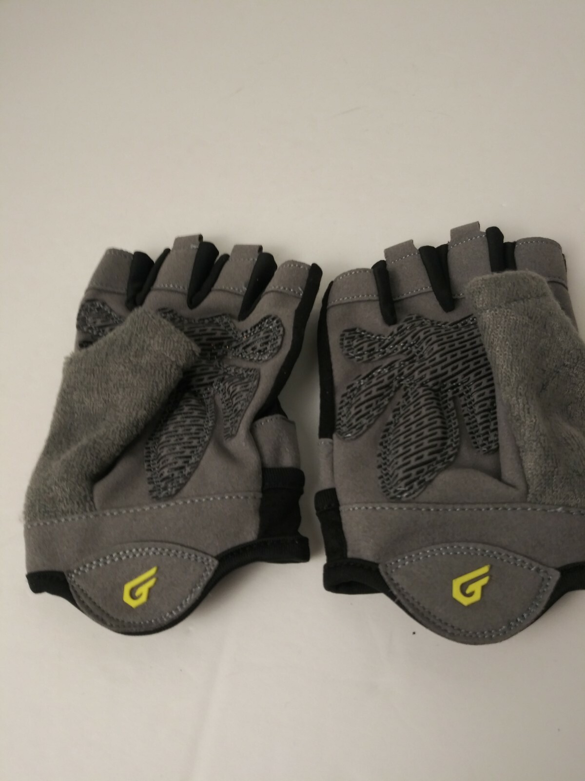 Glofit Ultralight Workout Gloves Knuckle Weight Lifting Fingerless Black Small