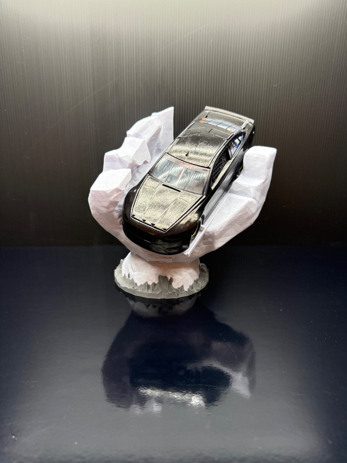 NASCAR 1:24 Diecast Dover Monster Hand Display