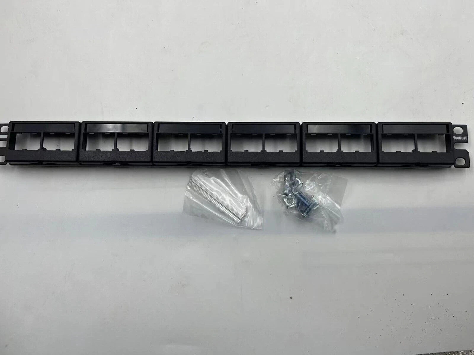 Panduit Mini CPP24WBLY modular patch panel, suitable for CAT6, 5E 24 port