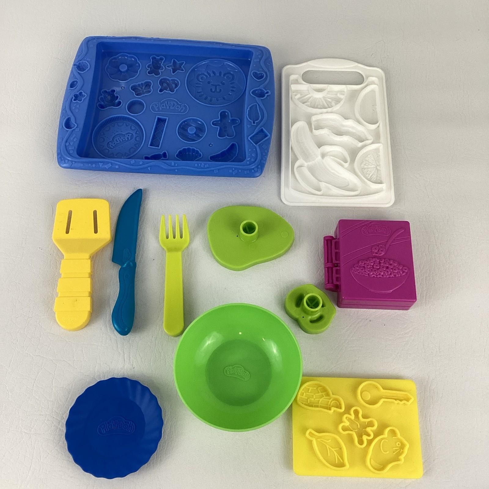 Play Doh Kitchen Creations Bundle Modeling Clay Molds Food Tray Utensils Lot