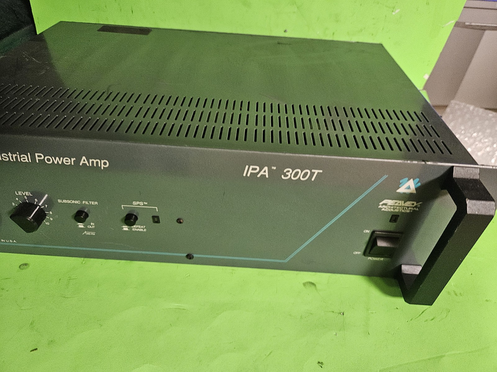 Peavey IPA 300T Industrial Power Amp