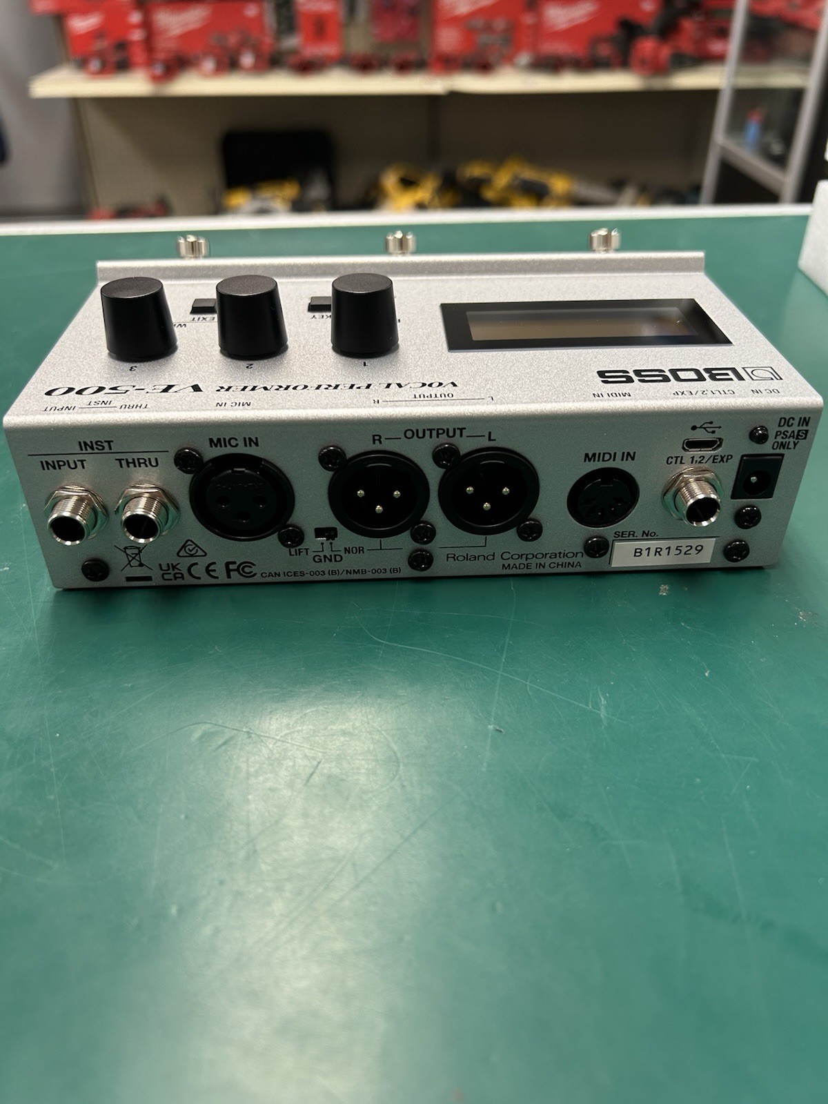 BOSS VE-500 Vocal Performer Harmonizer Pitch Correction Multi-Effects Pedal