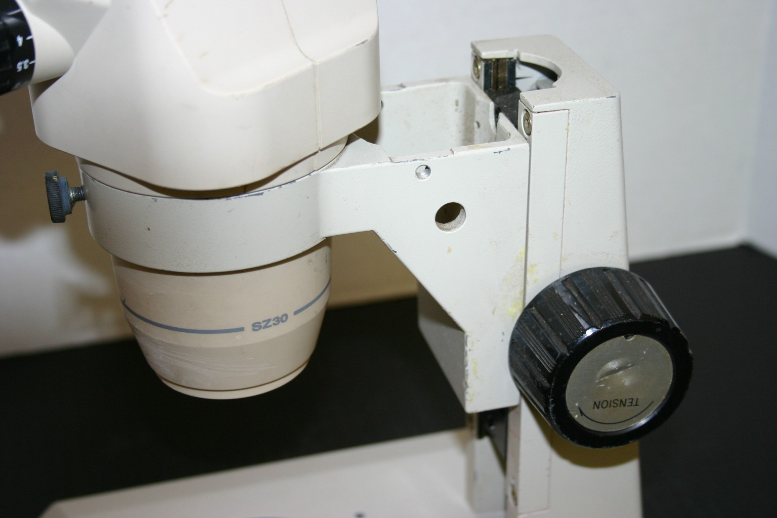 Olympus SZ-30 Stereozoom Microscope 9-40X on Nikon Desktop Nice