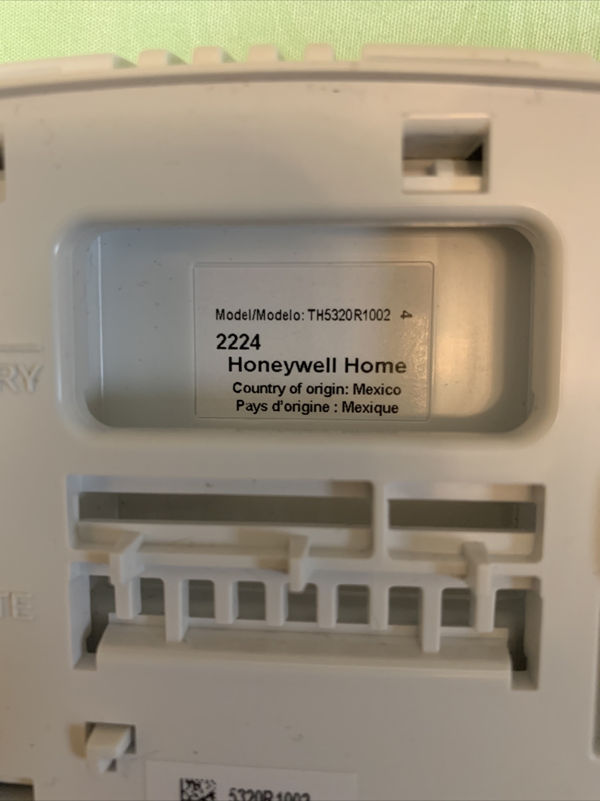 Honeywell YTH5320R1025 Wireless Non-Programmable FocusPRO Kit with Wireless Adap