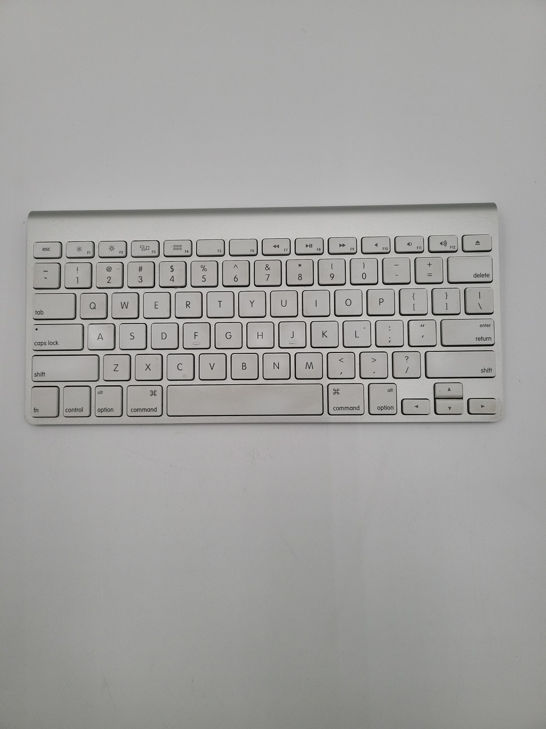 GENUINE Apple Wireless Bluetooth Keyboard A1314 Mac Aluminium • Clean & Tested