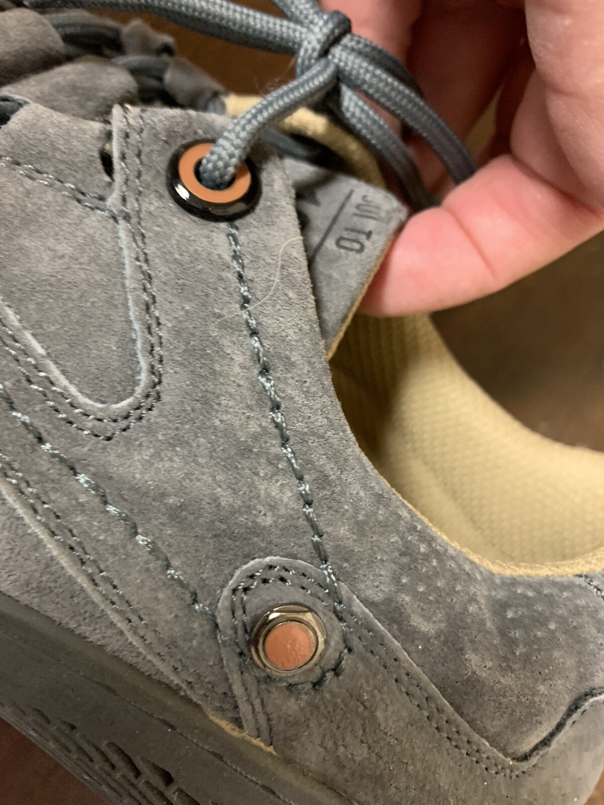 1987 Women’s Grey Genuine Suede Sneaker Size US 8.5