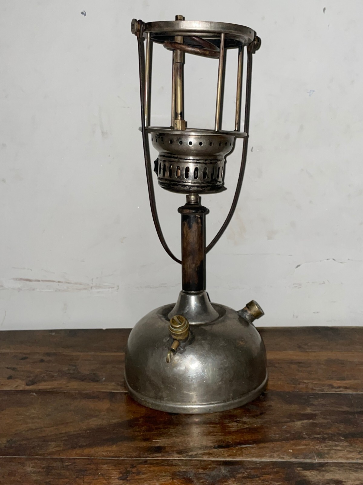 OLD VINTAGE BRITISH MADE PRESSURE KEROSENE LANTERN LAMP, COLLECTIBLE
