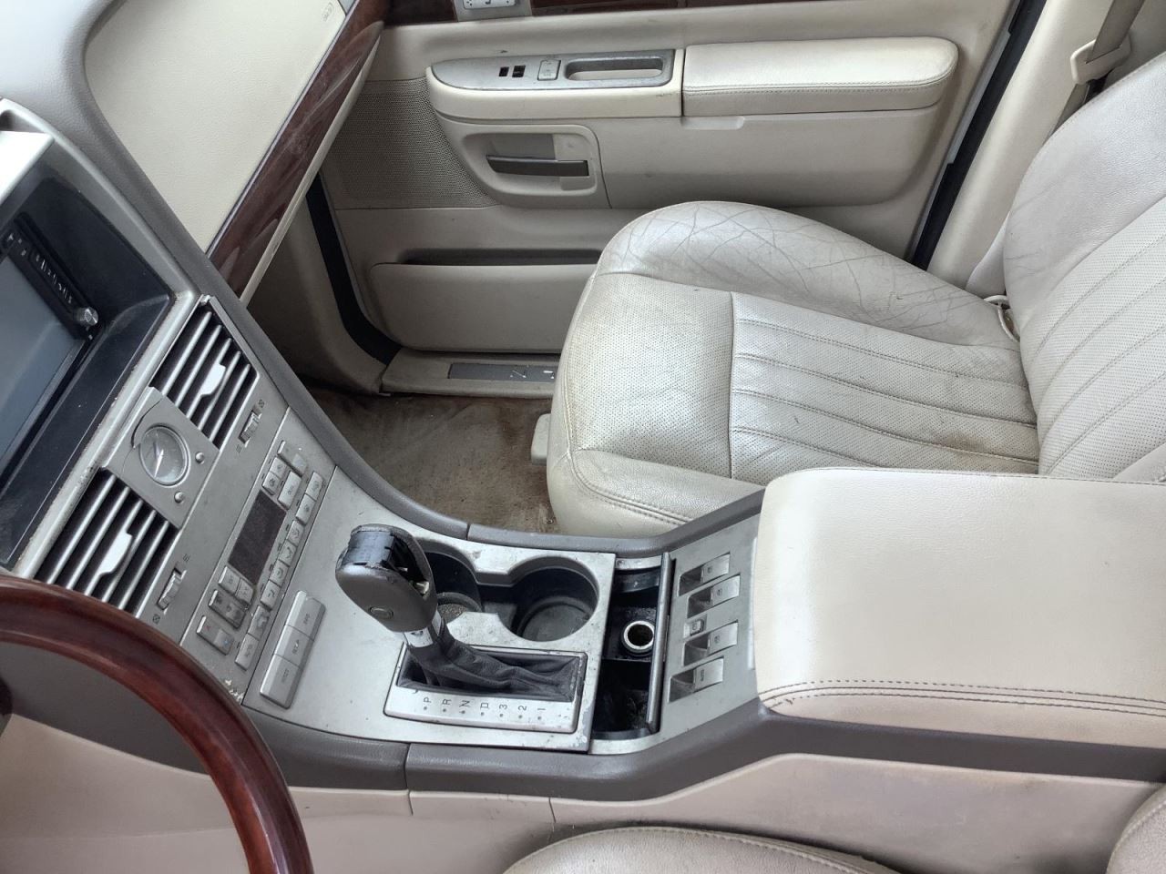 AVIATOR 2004 Glove Box 4671136