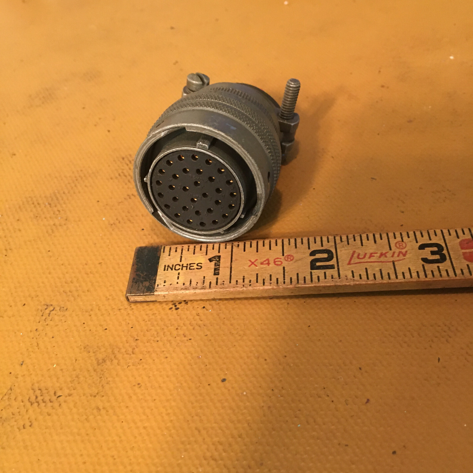 Amphenol PTO3A-18-32S Connector