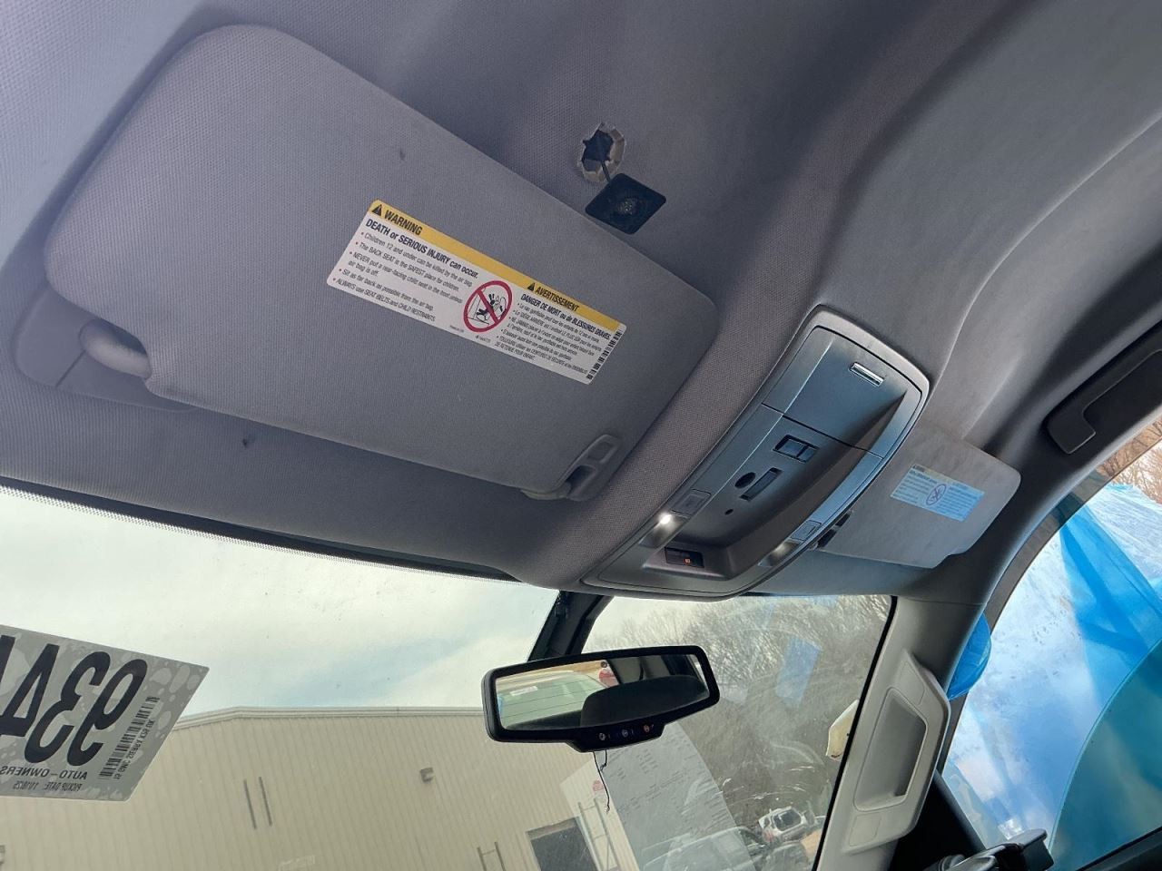 SIERRA250 2015 Glove Box 4916264