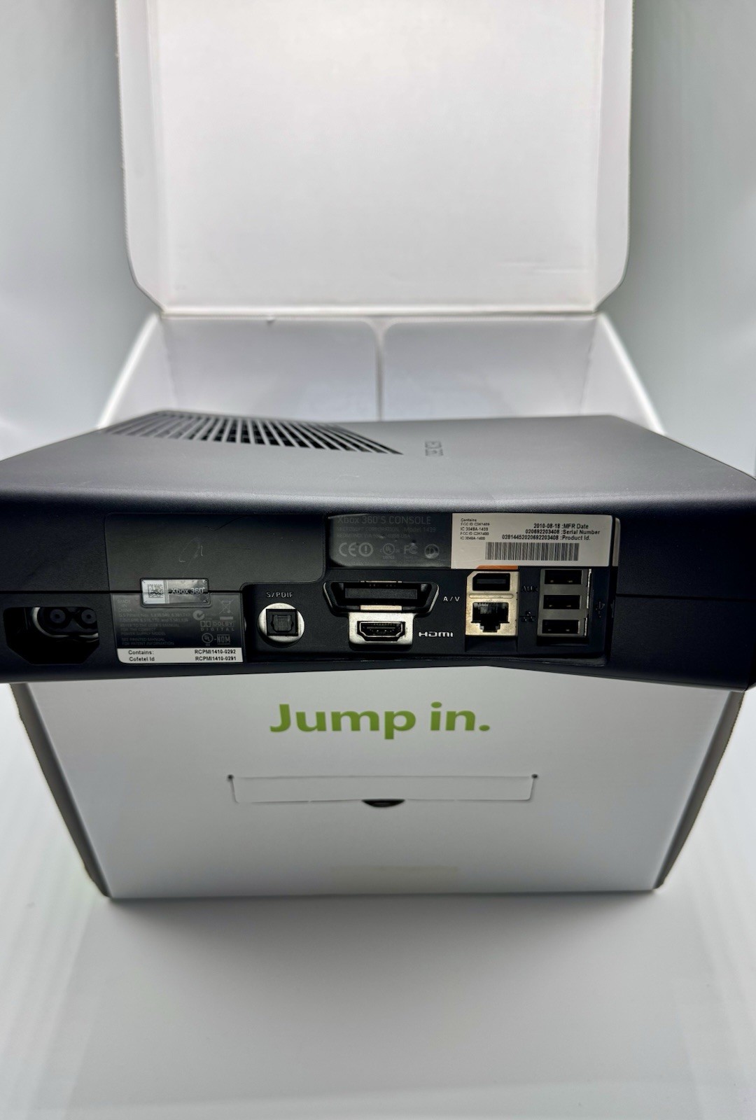 Xbox 360 Slim 4GB CIB Bundle — Kinect 3 Controllers Mic Media remote 4 Games Etc