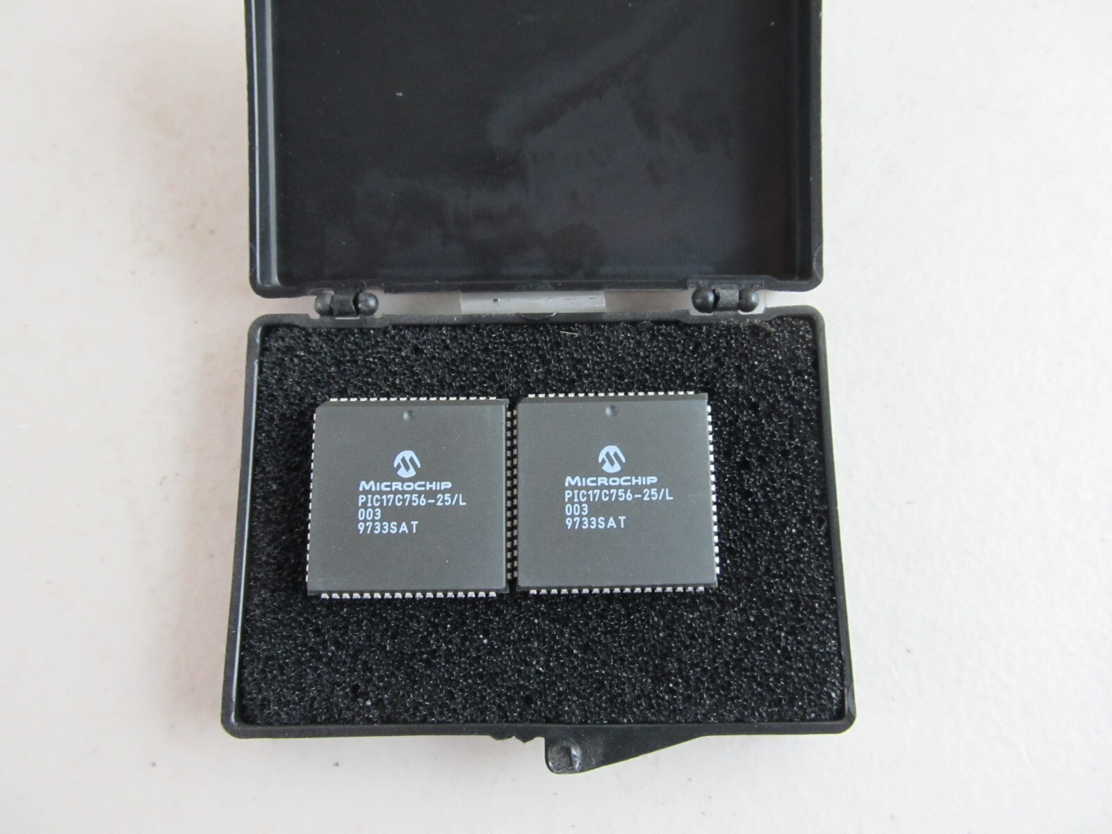 QTY=2 New Microchip PIC17C757-25/L