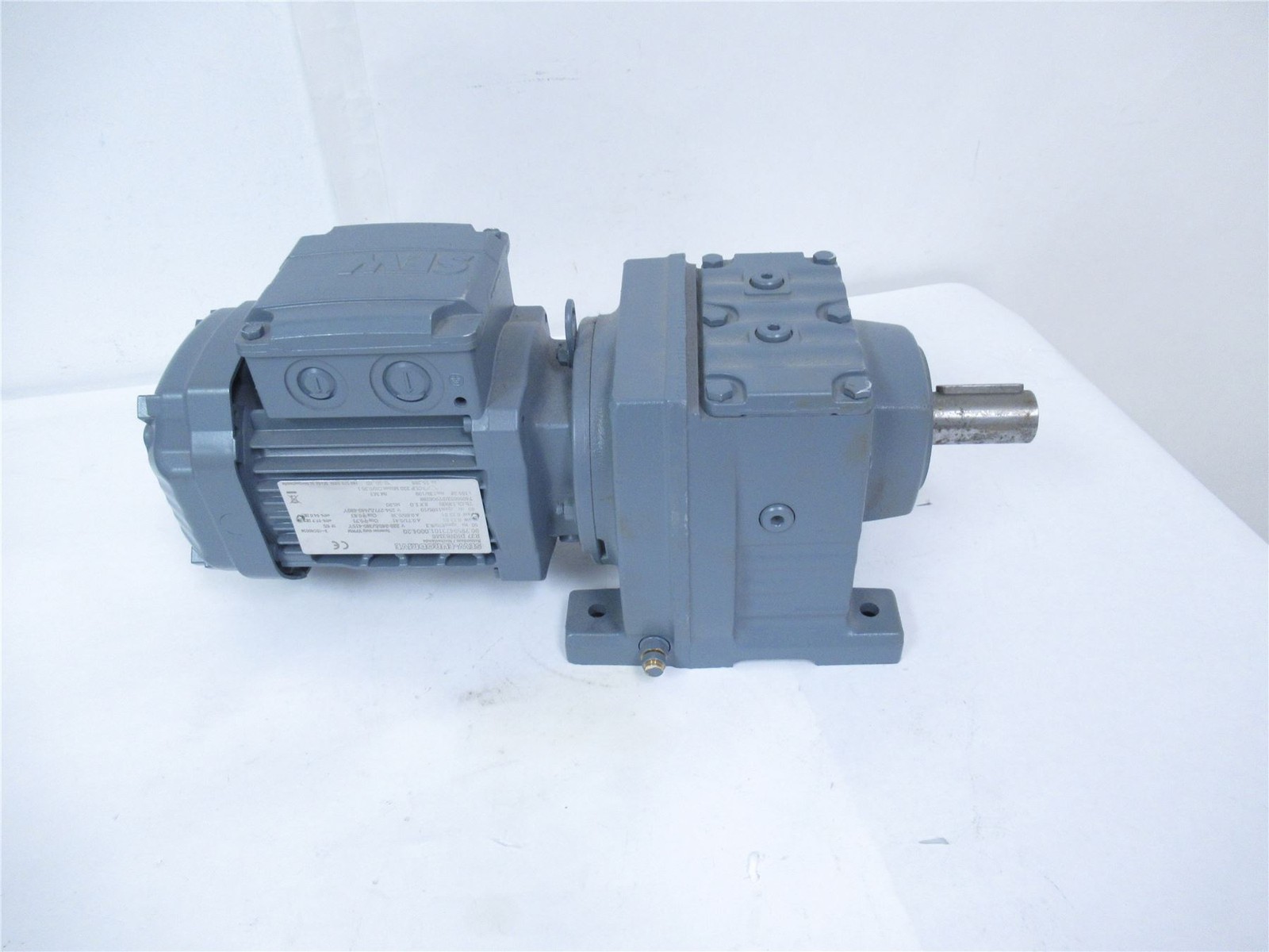 247051 New-No Box; SEW R37DRN63M6 Motor Gearbox 0.12kW; 105.28:1 240/480VAC