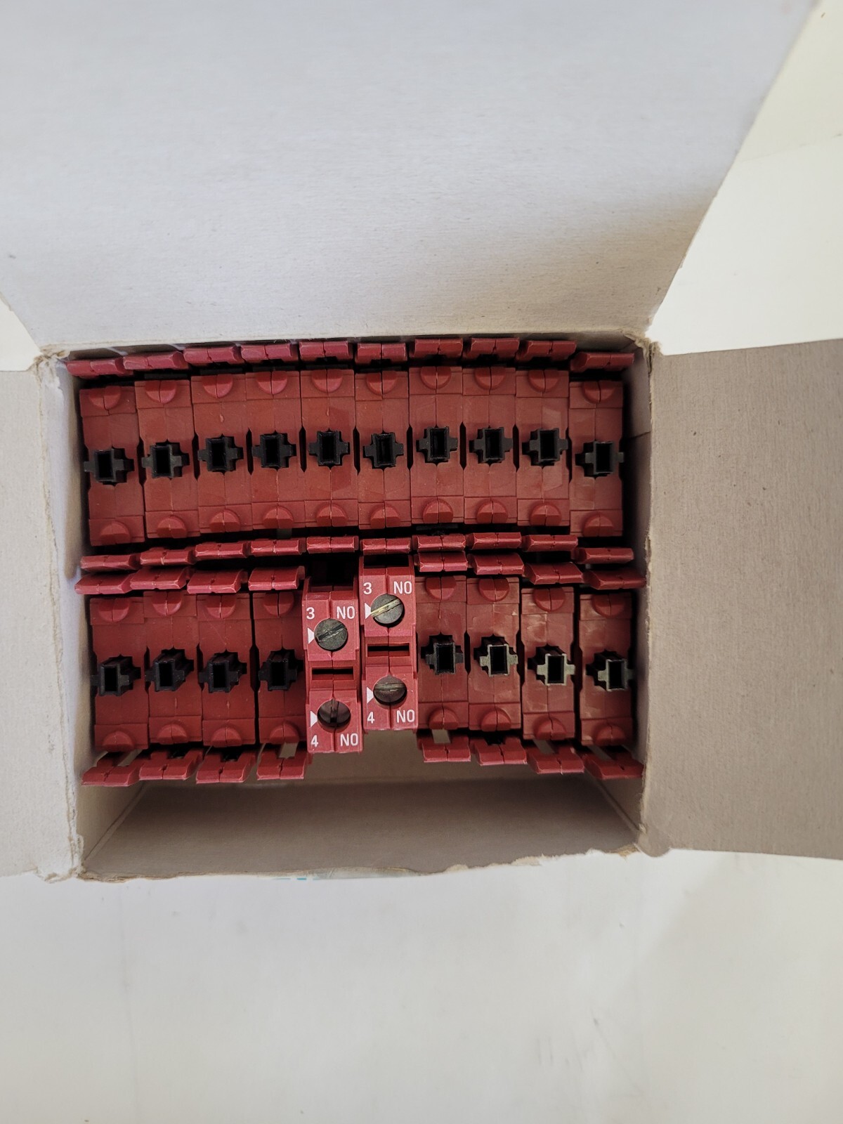 NEW SIEMENS 3SB1 400-0B CONTACT BLOCK (1NO) LOT OF 2